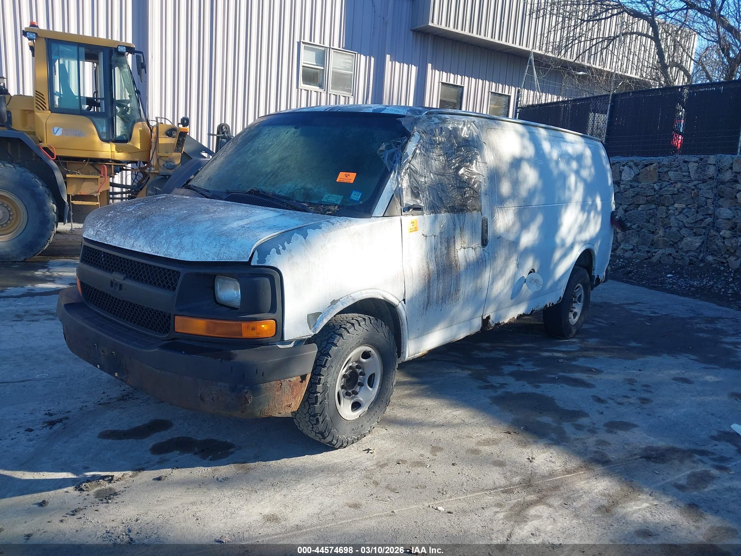 CHEVROLET EXPRESS image 2