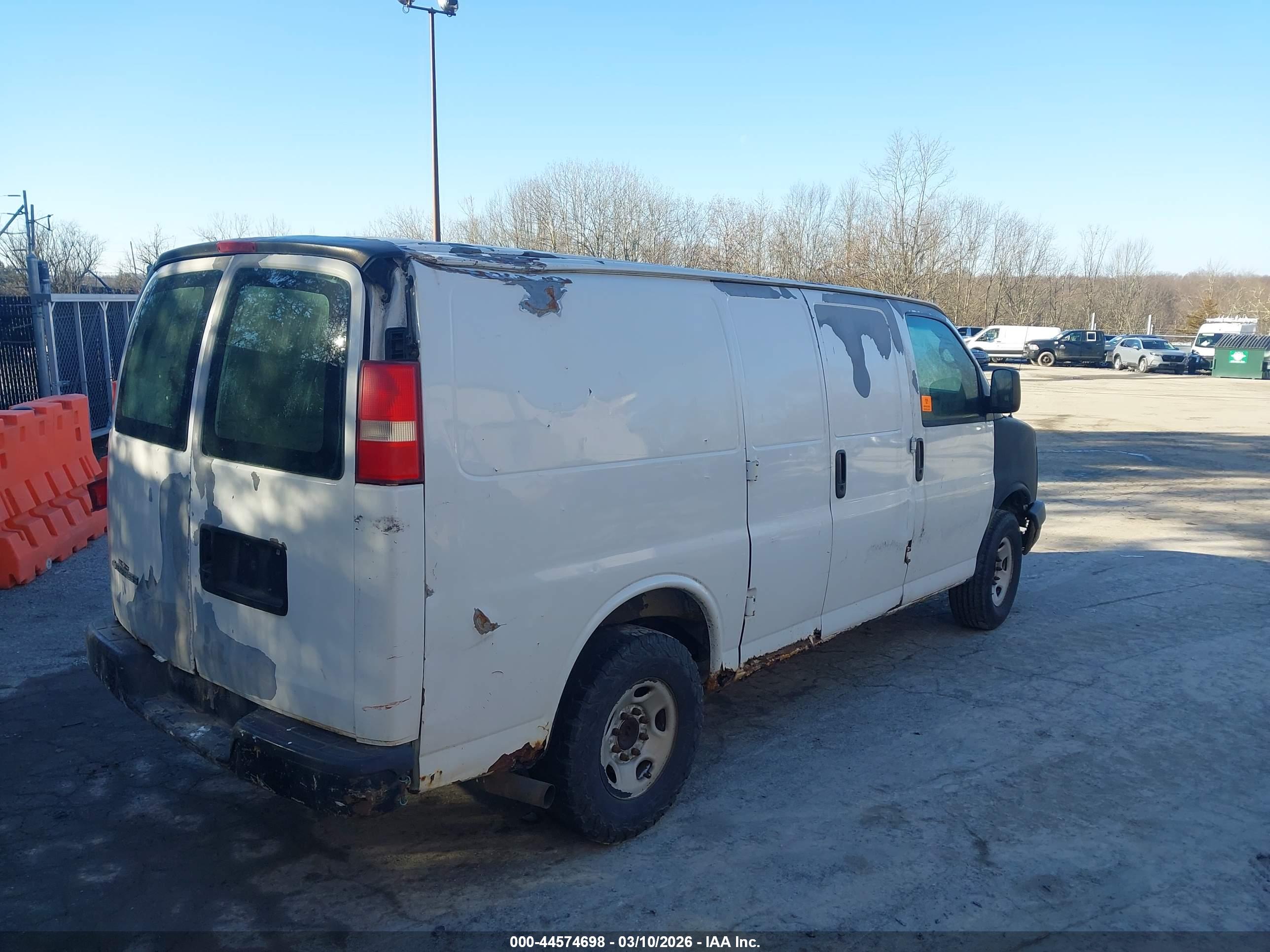 CHEVROLET EXPRESS image 4