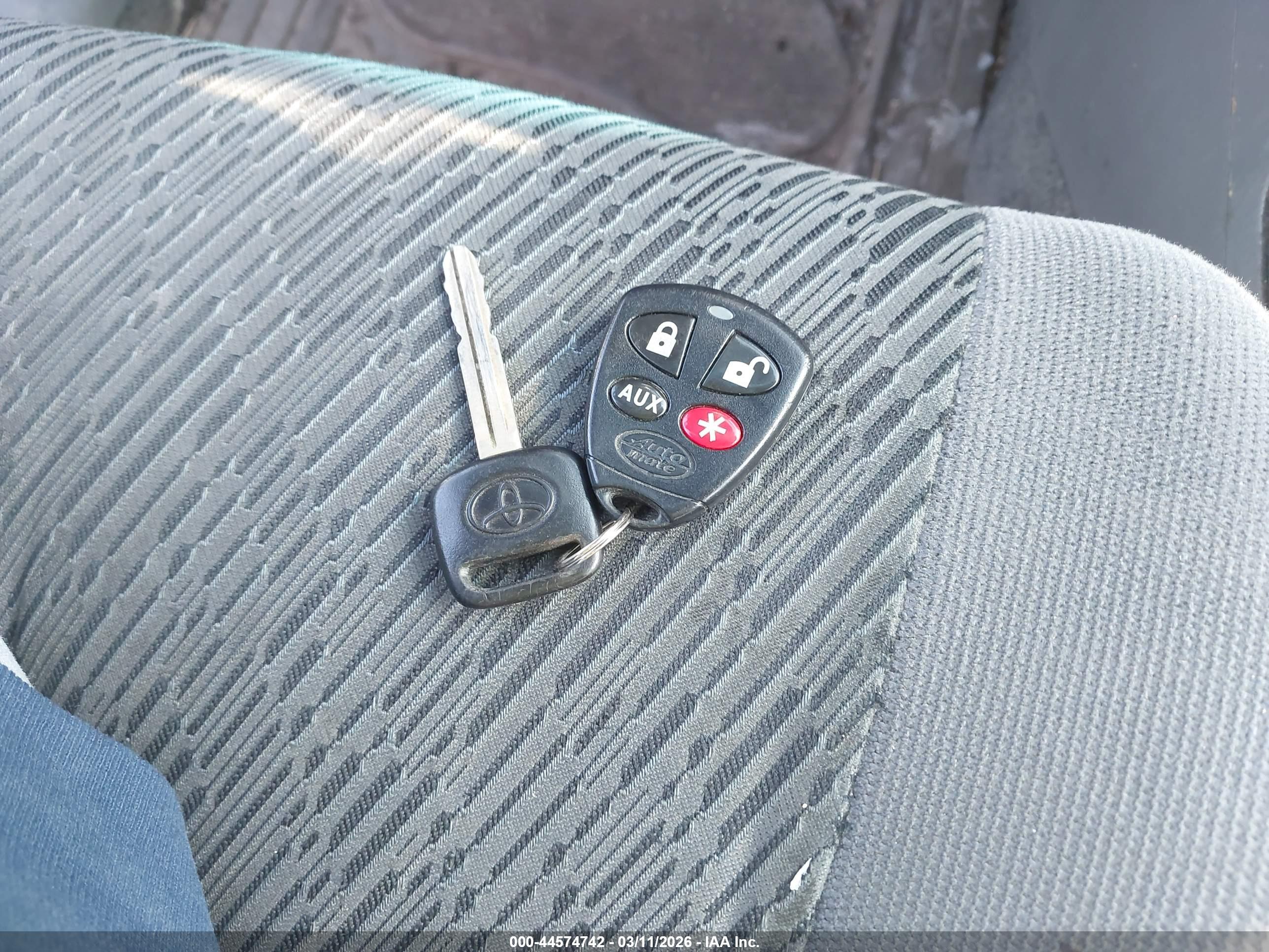 TOYOTA RAV4 image 11