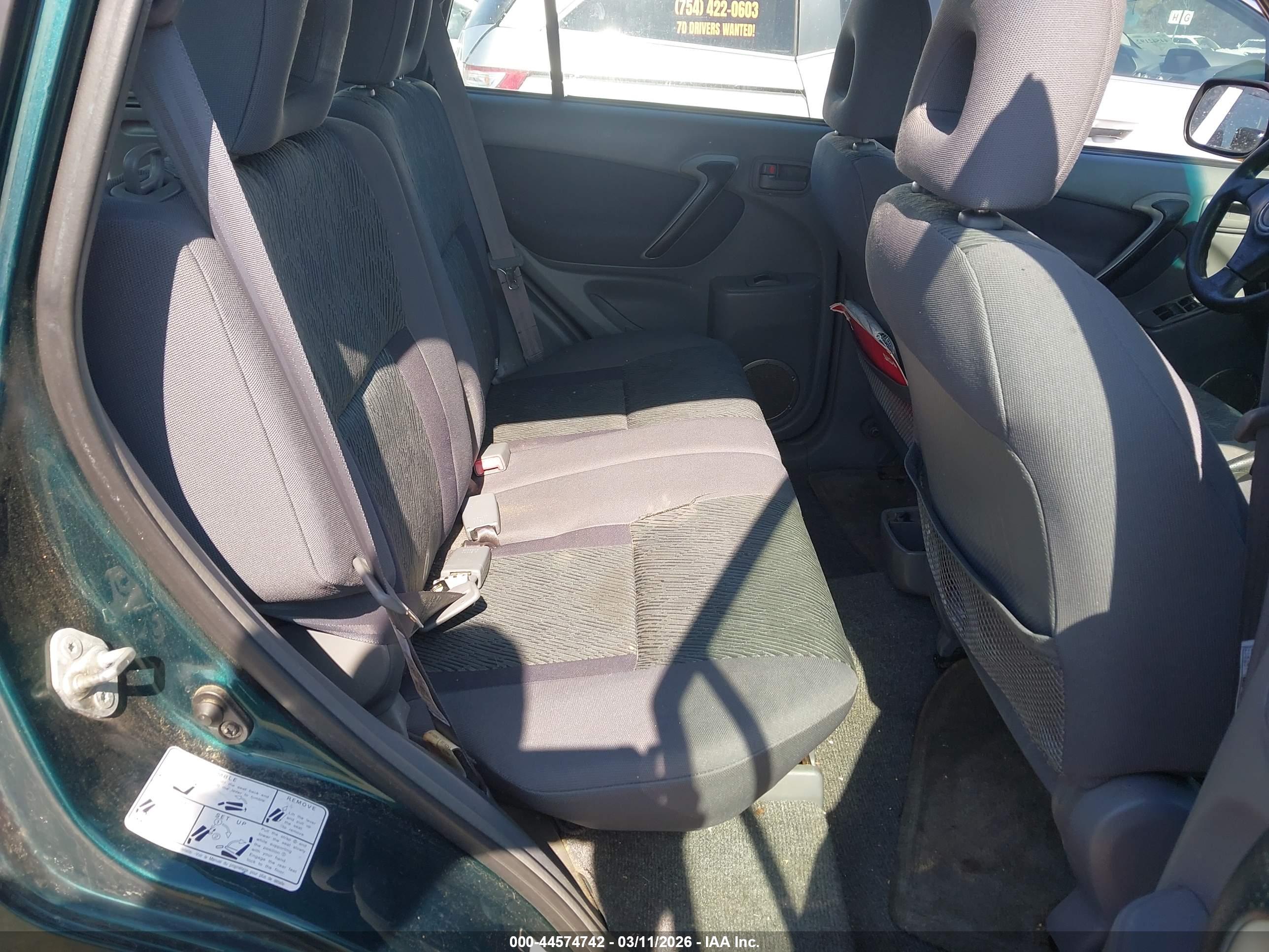 TOYOTA RAV4 image 8