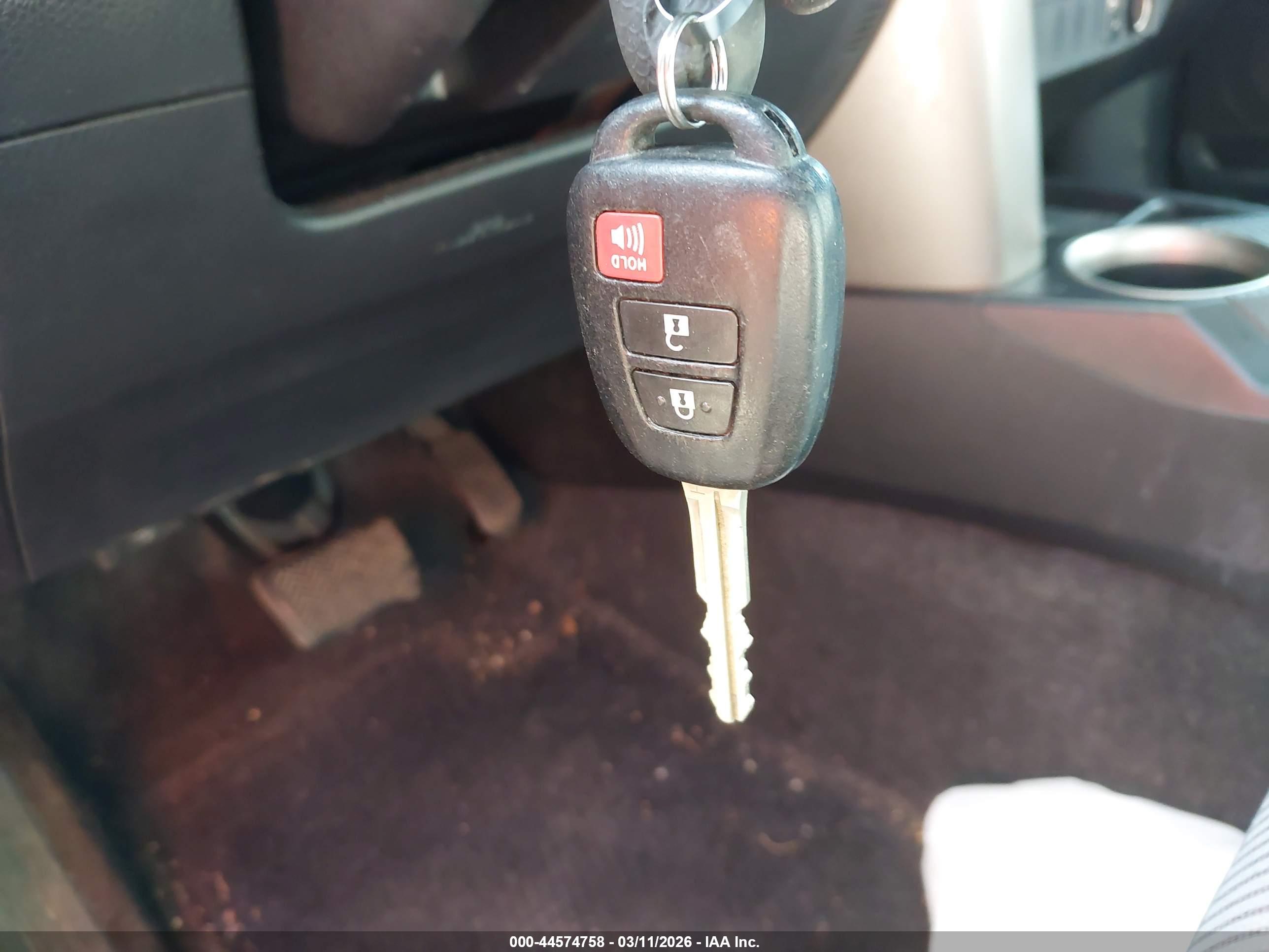TOYOTA RAV4 image 11