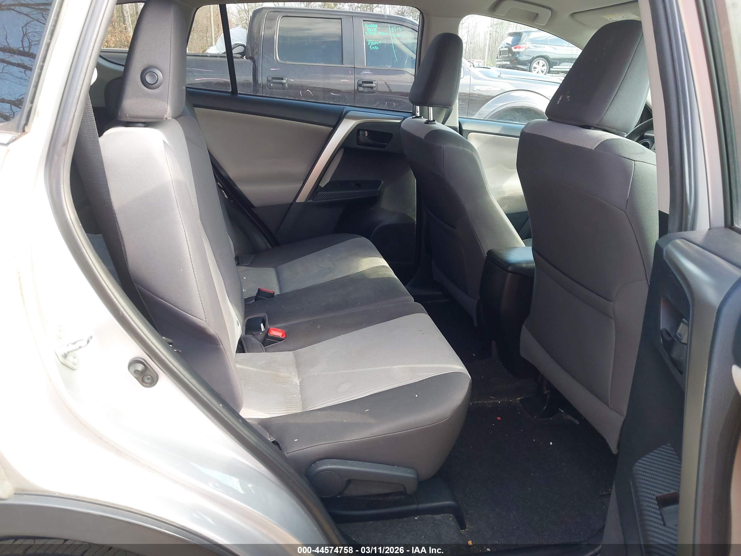 TOYOTA RAV4 image 8