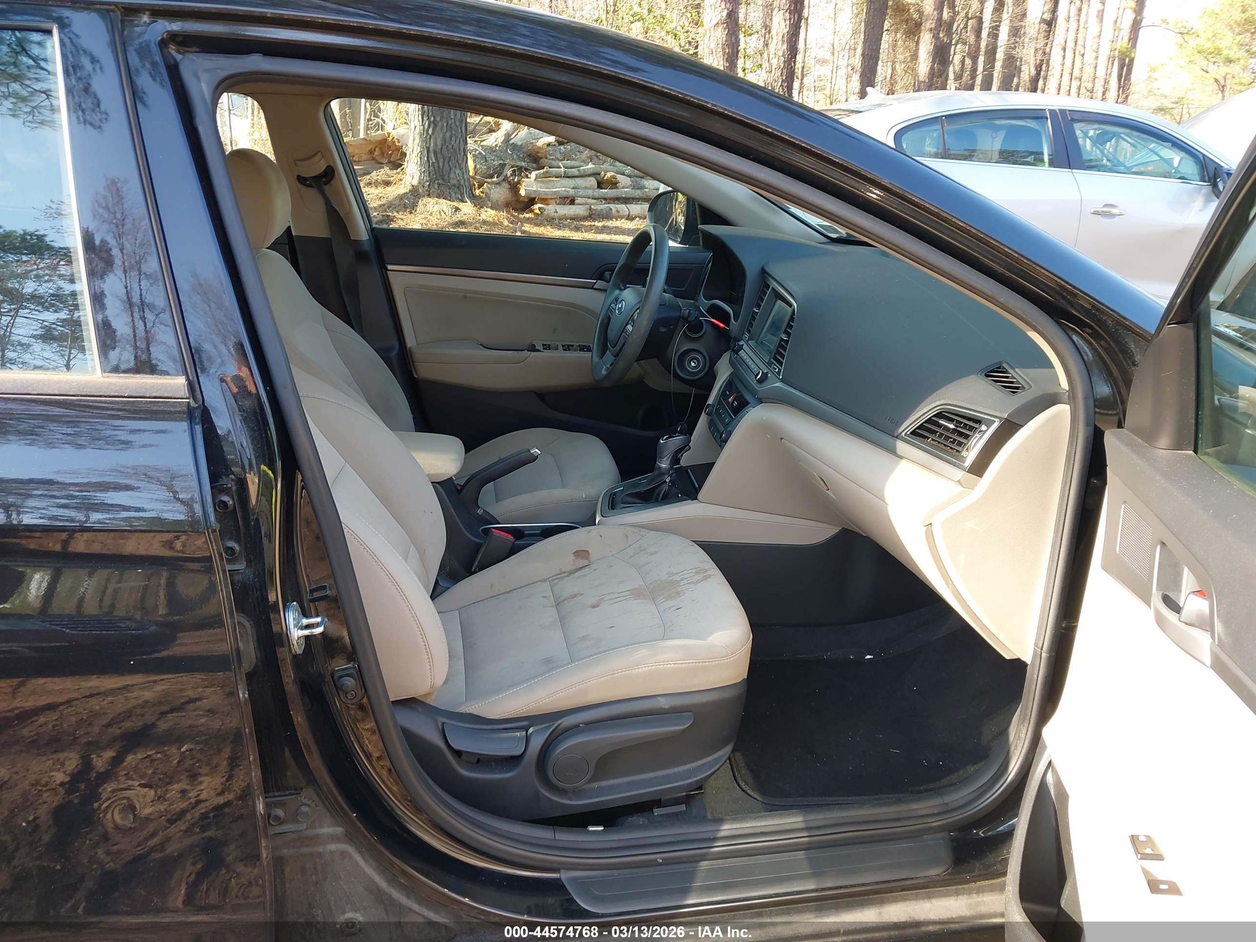 HYUNDAI ELANTRA image 5
