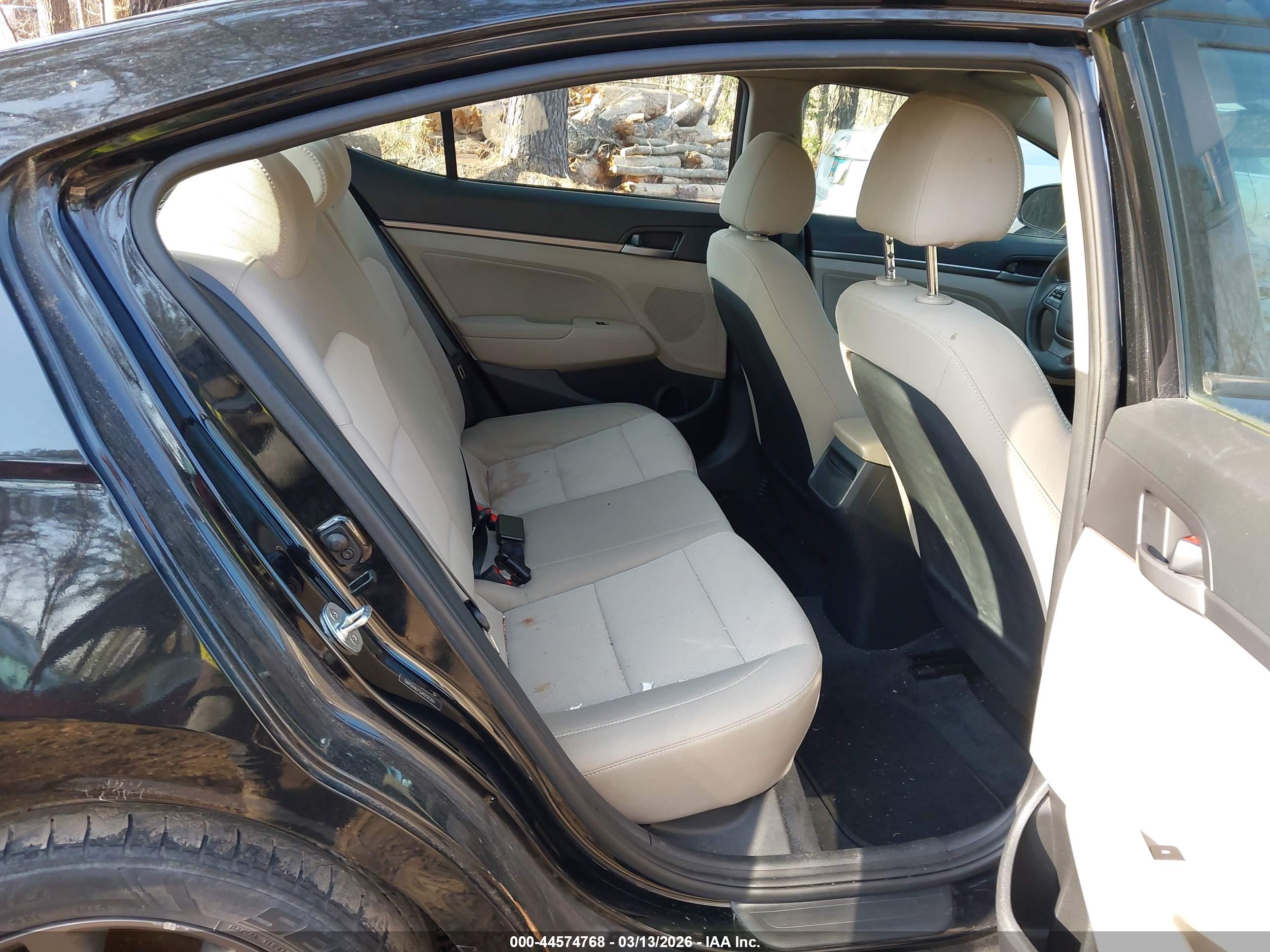 HYUNDAI ELANTRA image 8