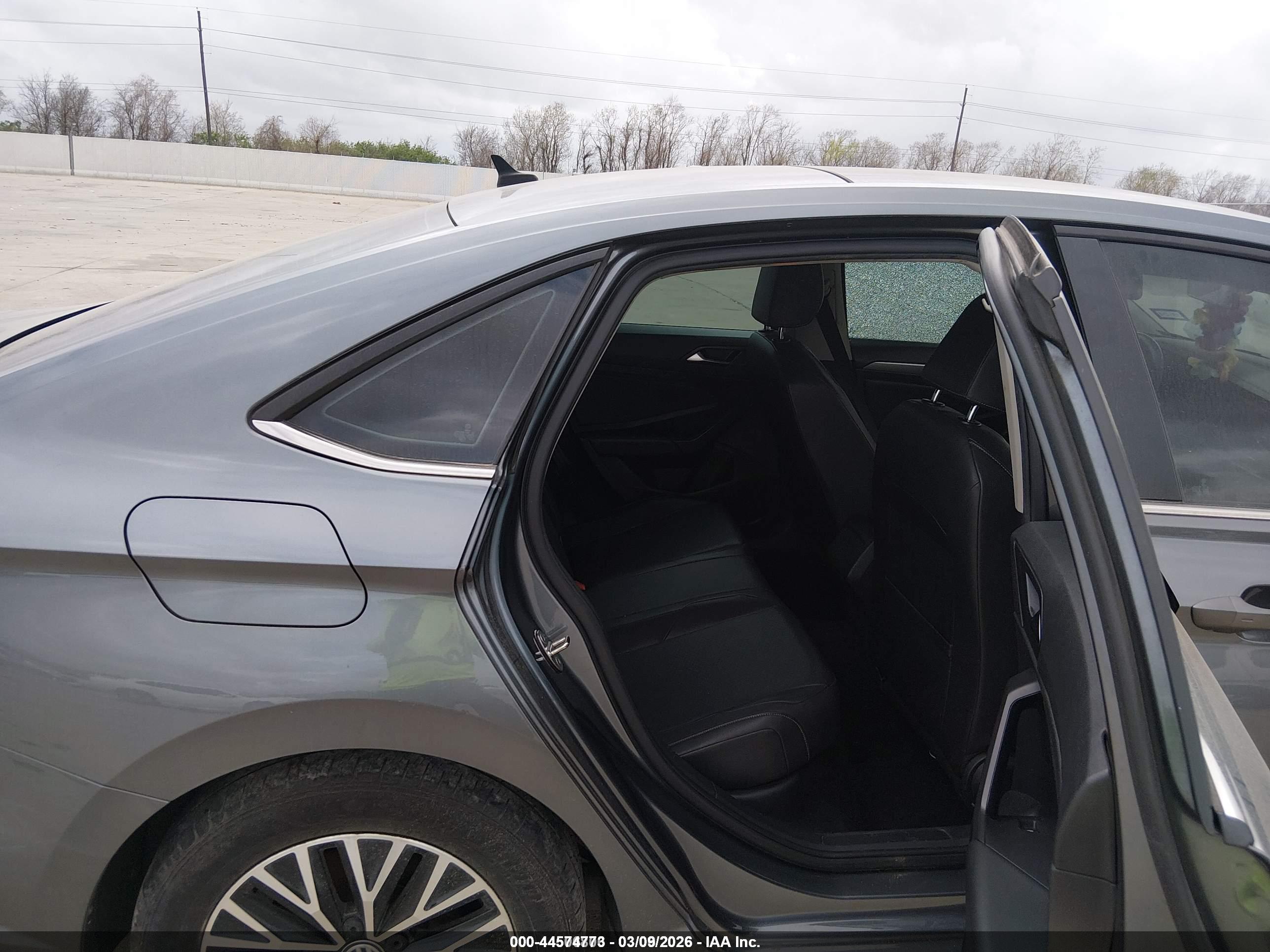 VOLKSWAGEN JETTA image 8