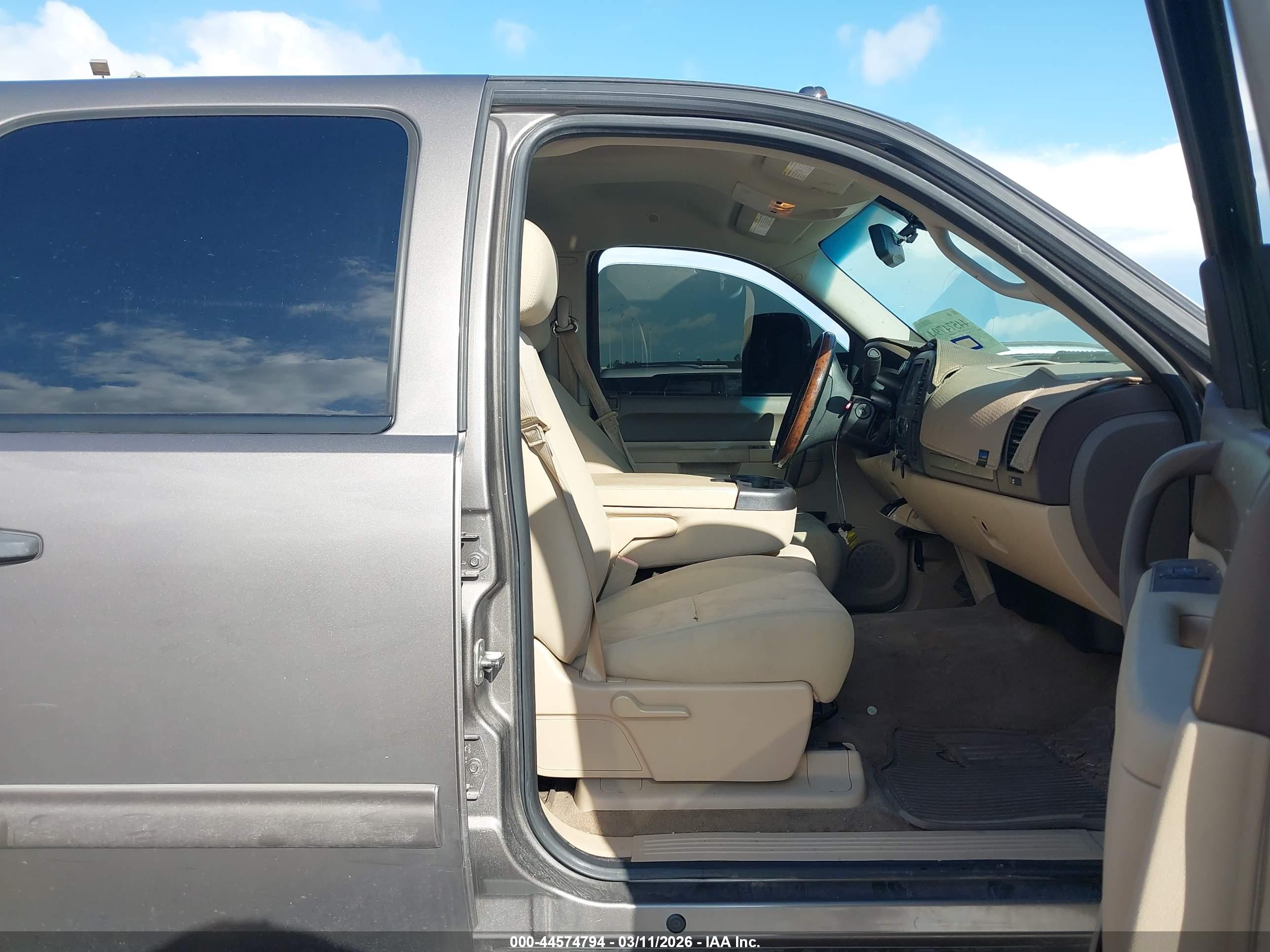 CHEVROLET SILVERADO image 5