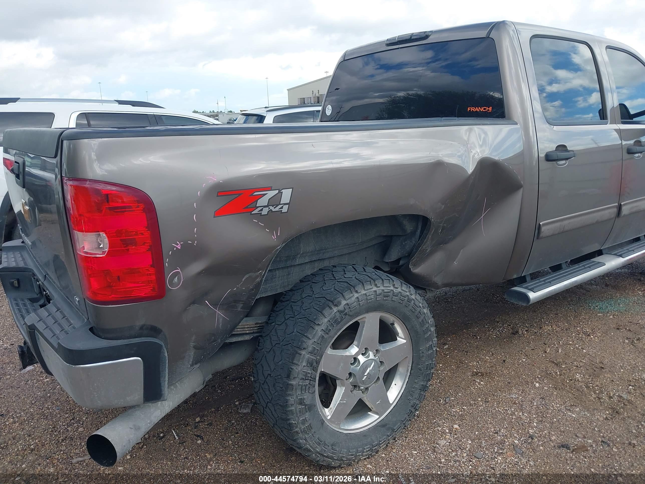 CHEVROLET SILVERADO image 6