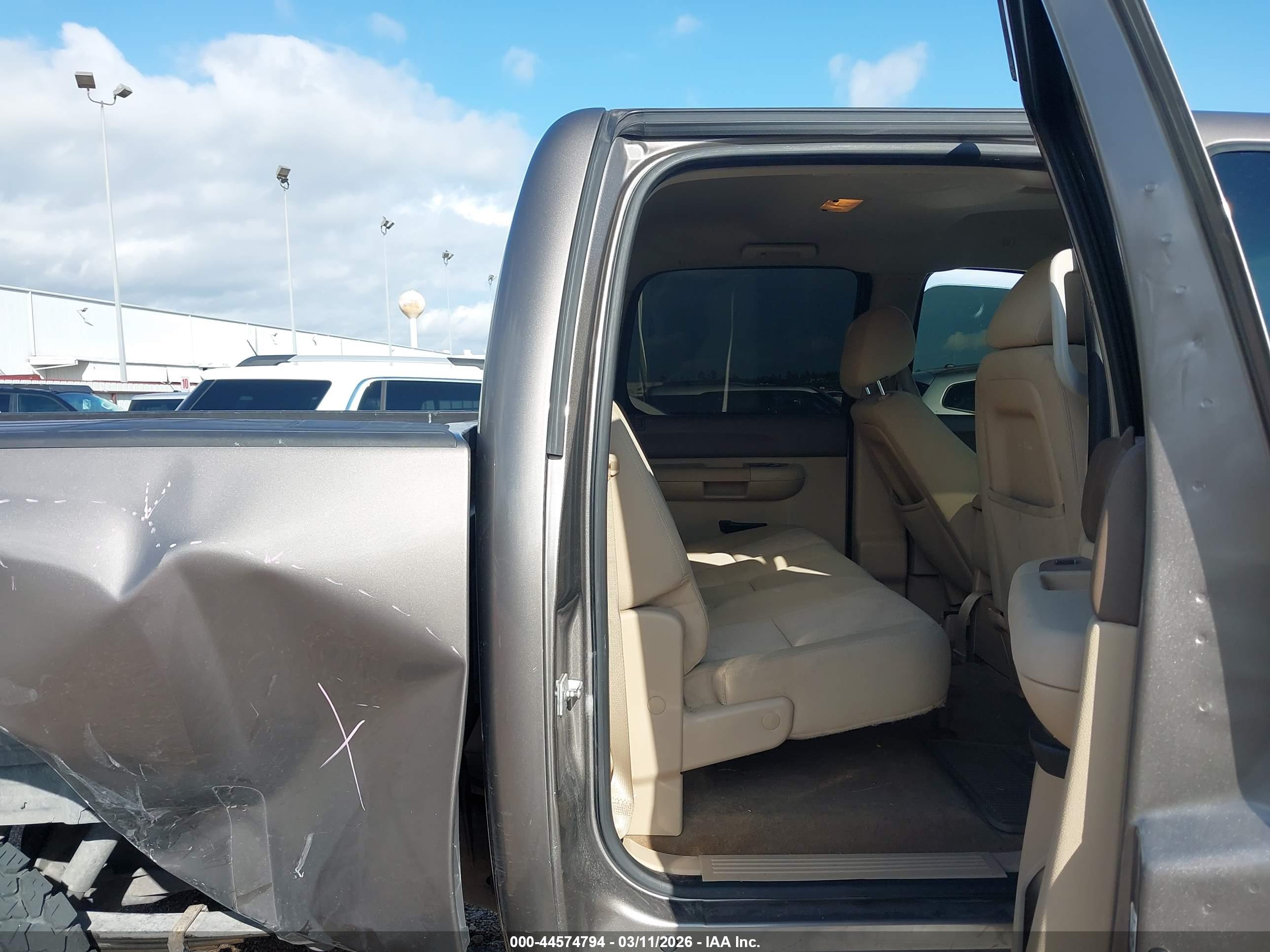 CHEVROLET SILVERADO image 8