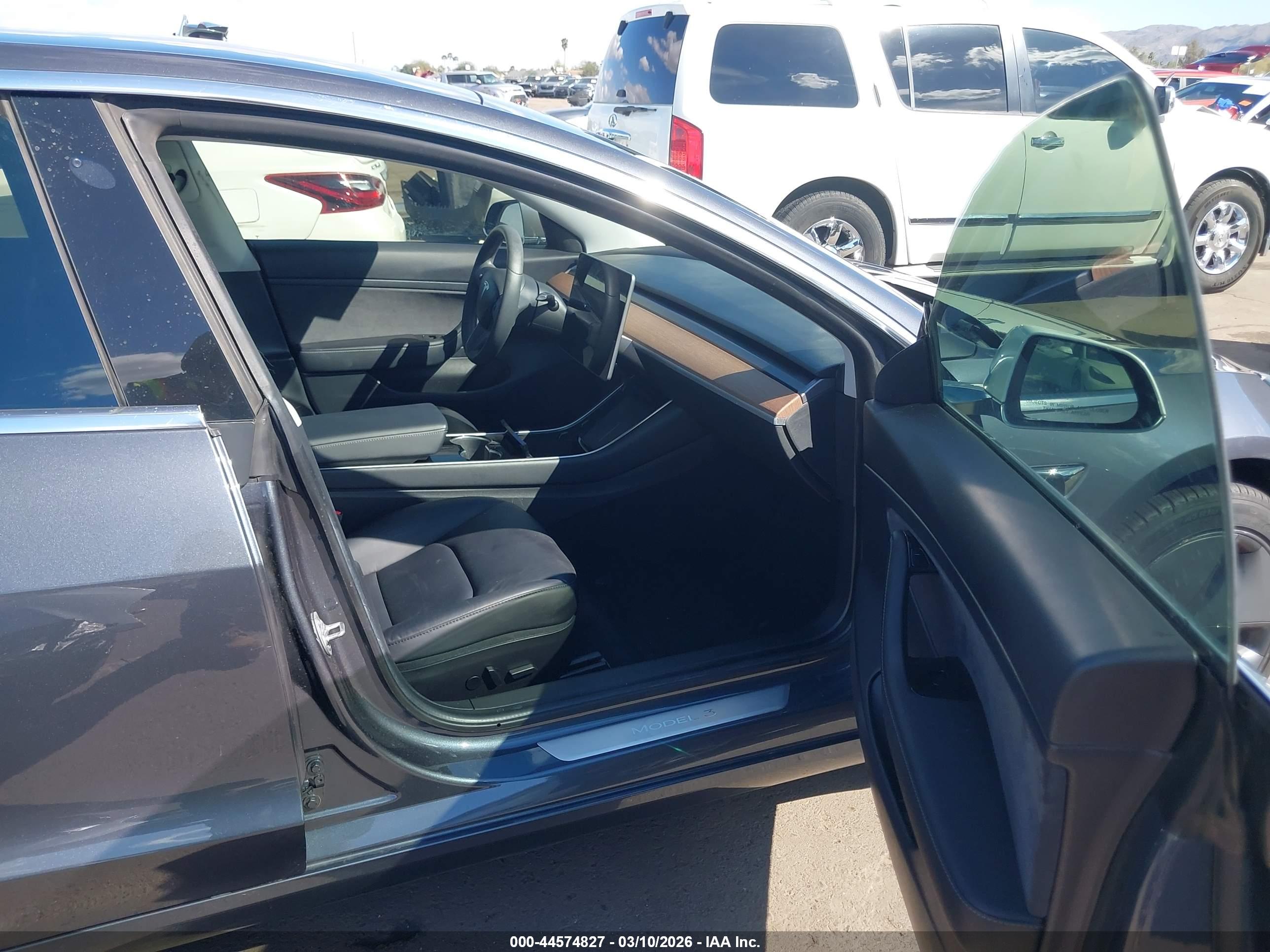 TESLA MODEL image 5