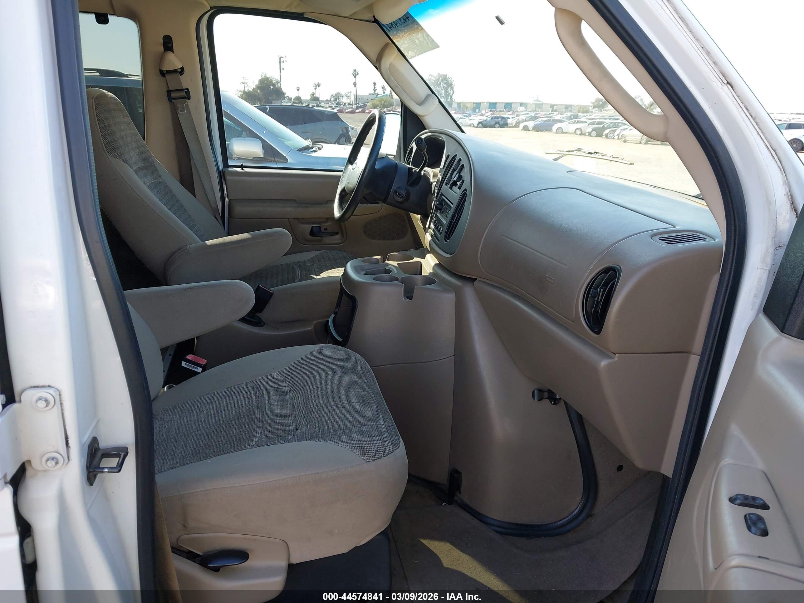 FORD E-150 image 5