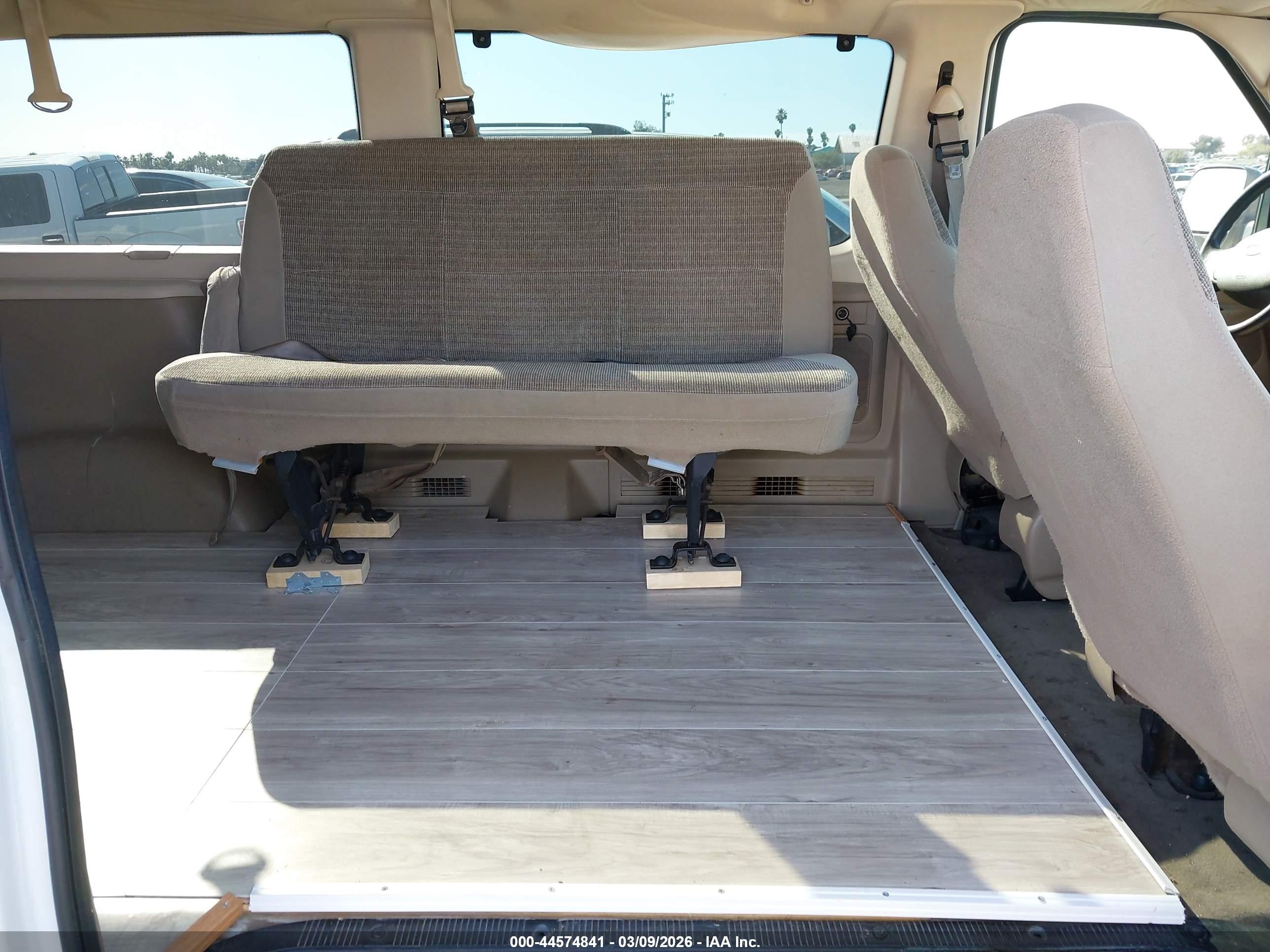 FORD E-150 image 8