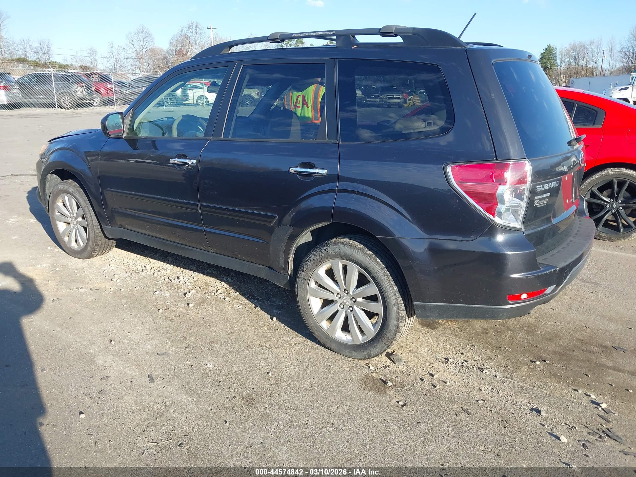 SUBARU FORESTER image 3