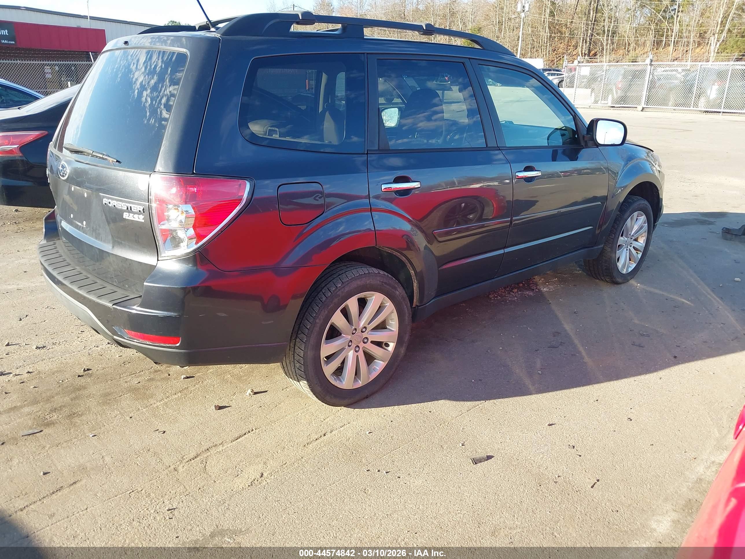 SUBARU FORESTER image 4