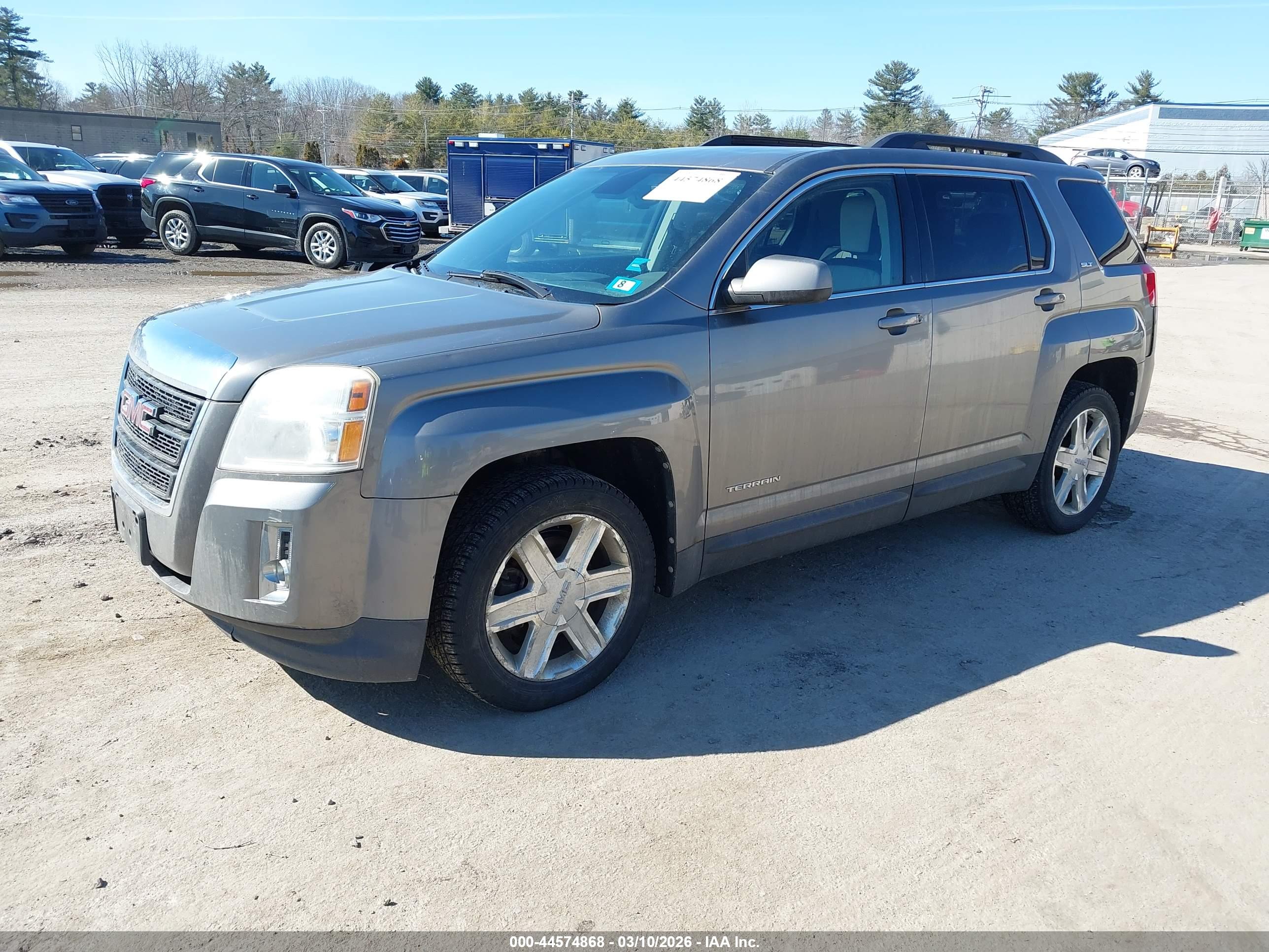 GMC TERRAIN image 2