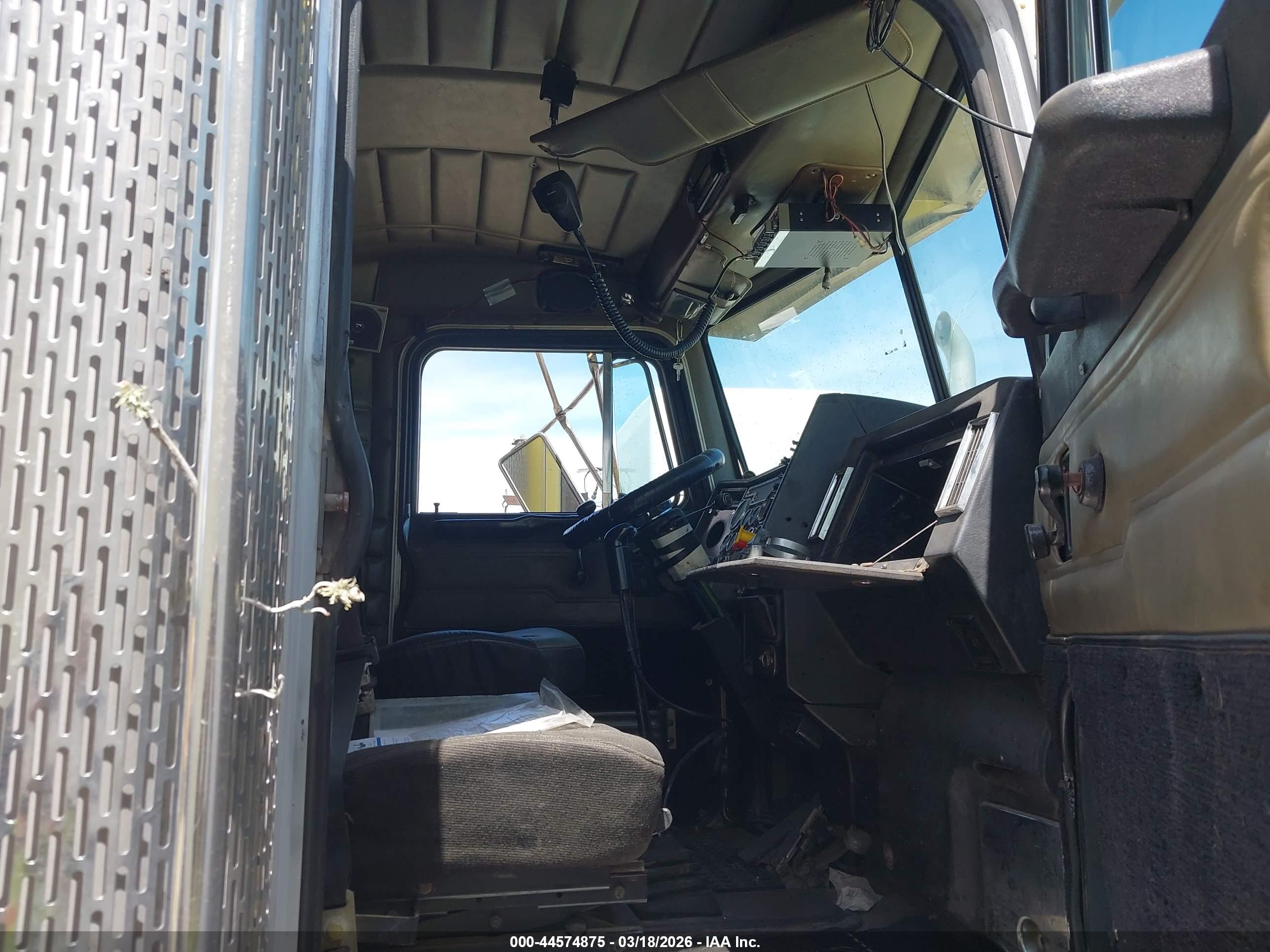 PETERBILT 379 image 8