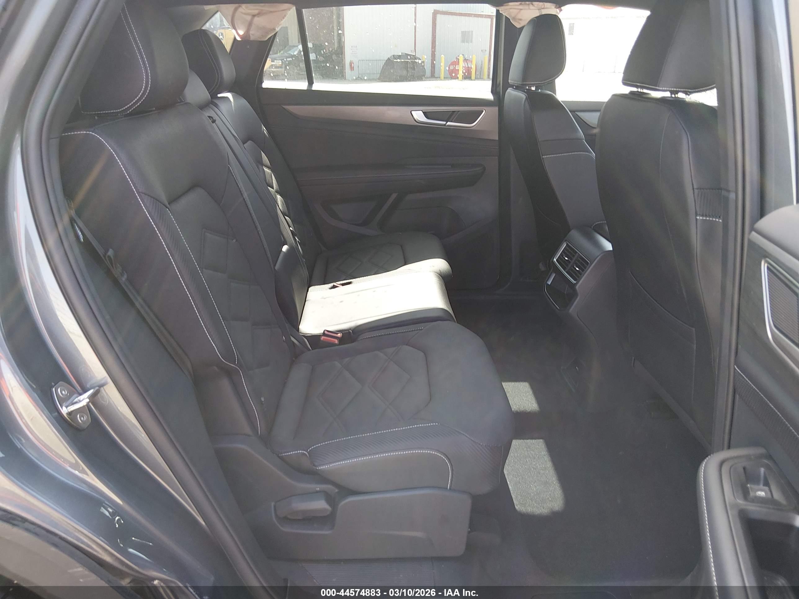 VOLKSWAGEN ATLAS image 8