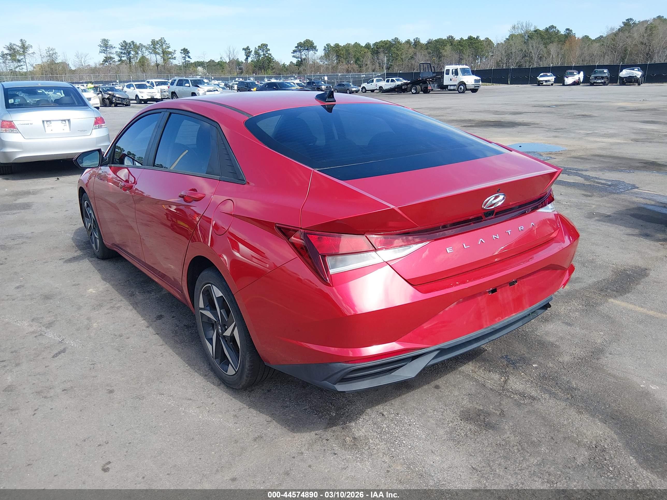 HYUNDAI ELANTRA image 3