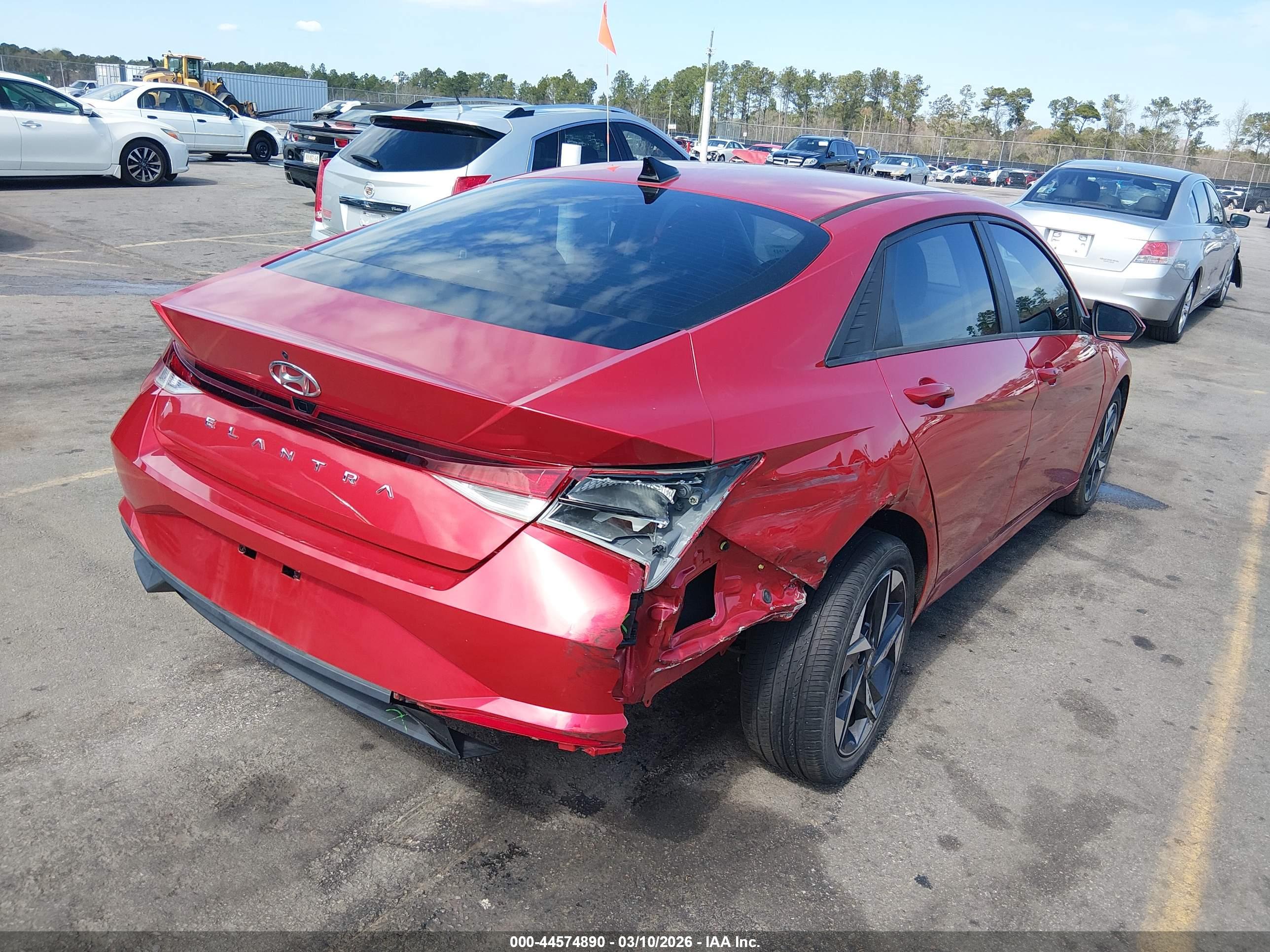 HYUNDAI ELANTRA image 4