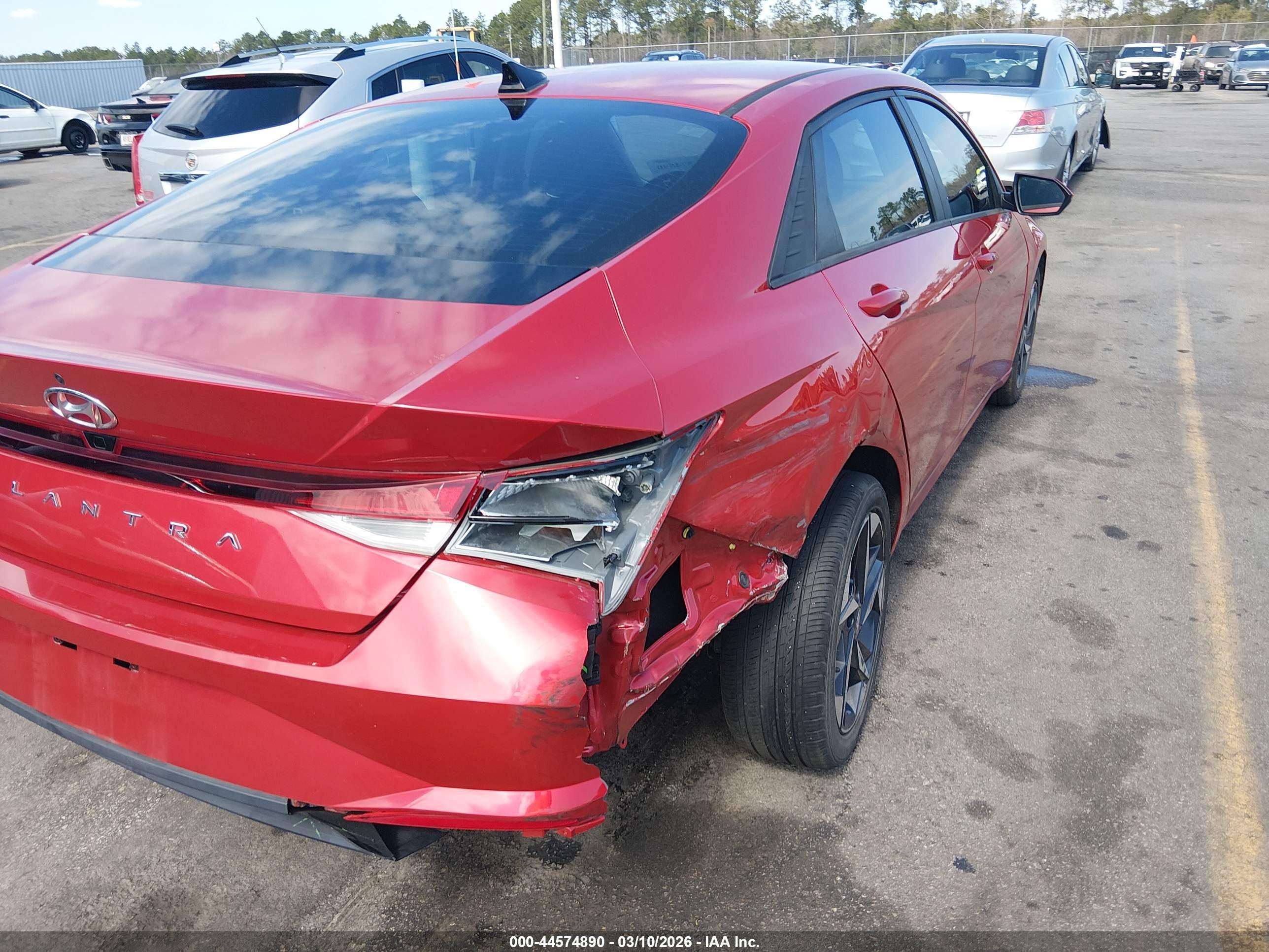 HYUNDAI ELANTRA image 6