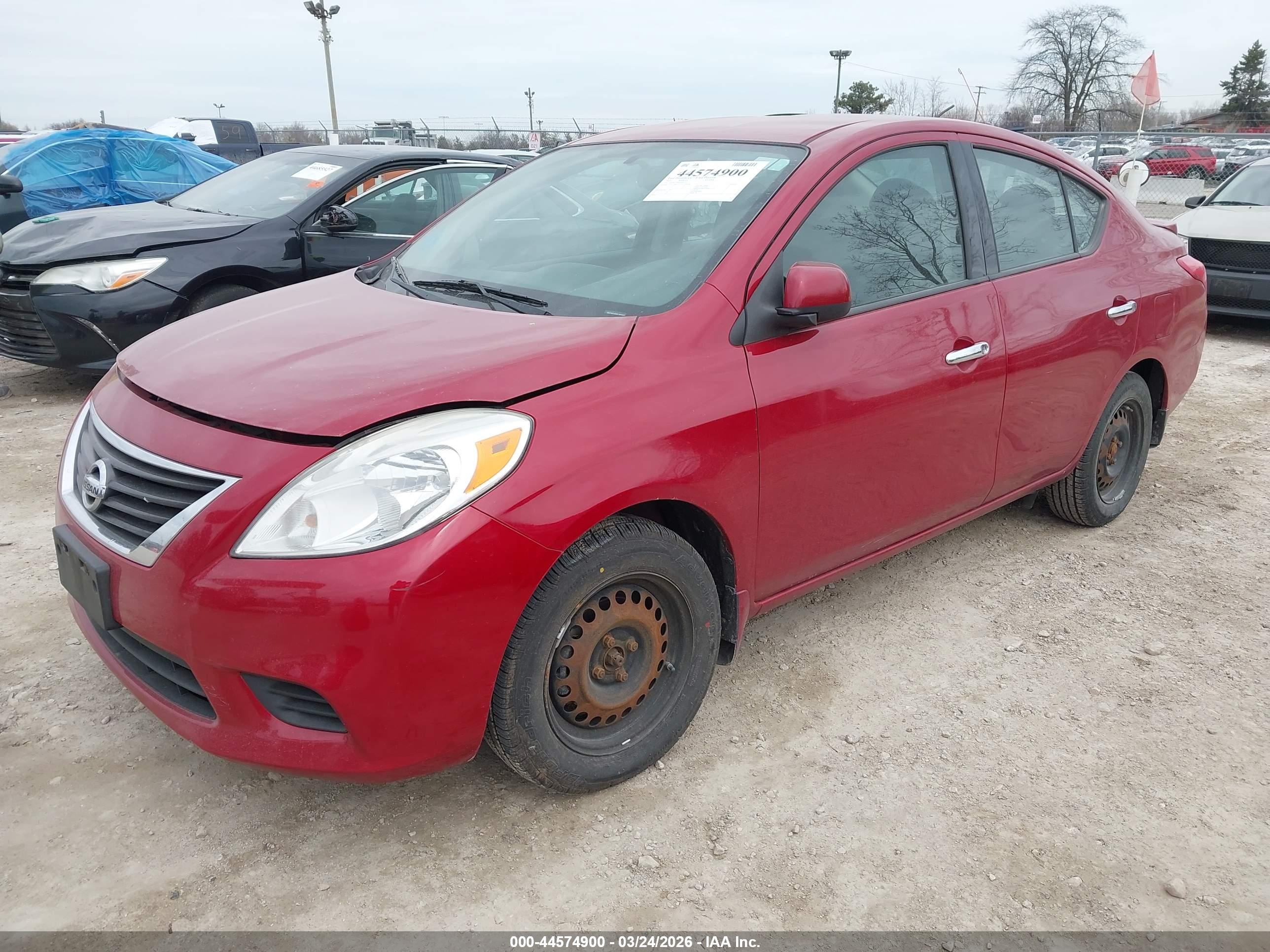 NISSAN VERSA image 2