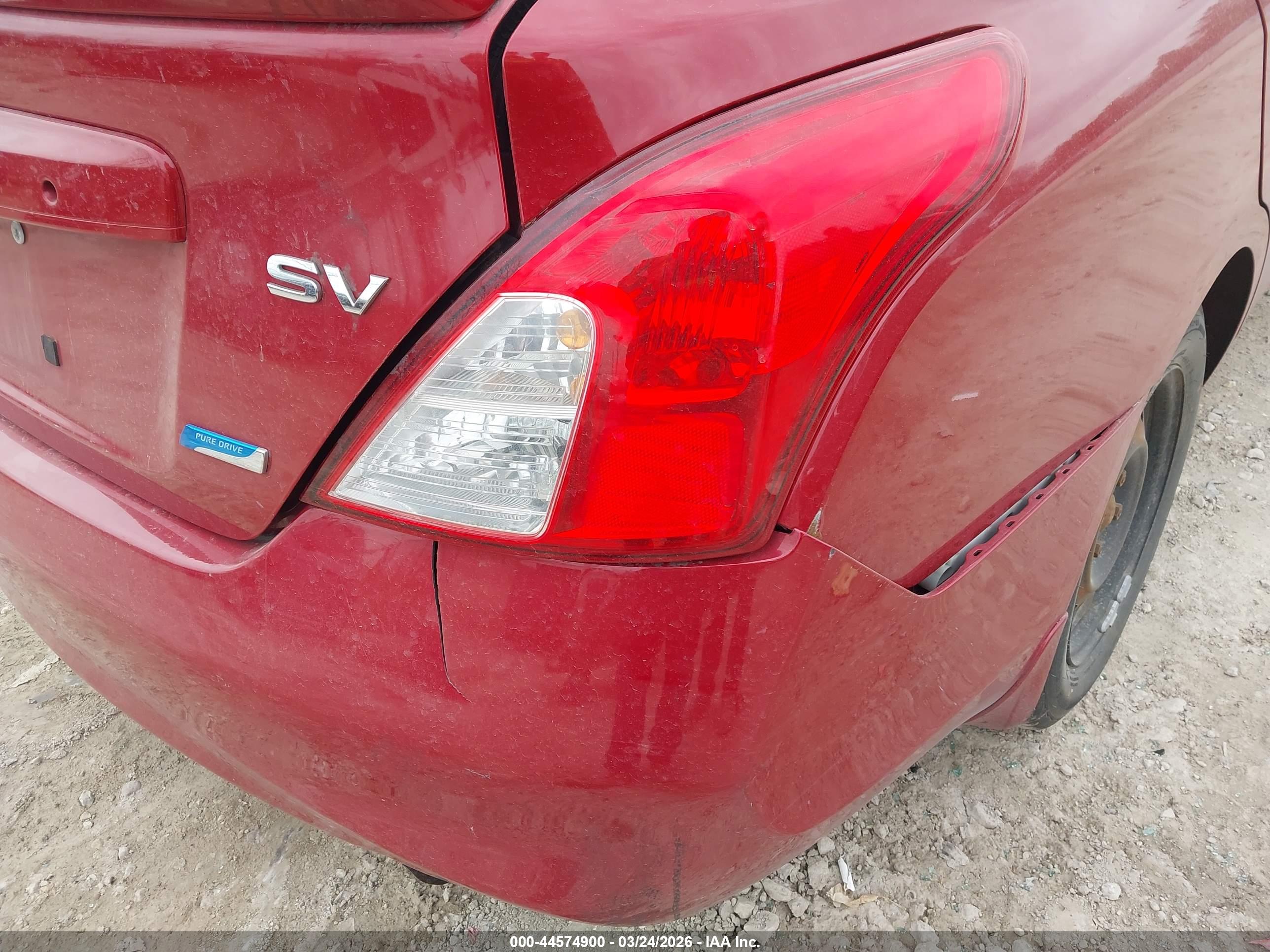 NISSAN VERSA image 6