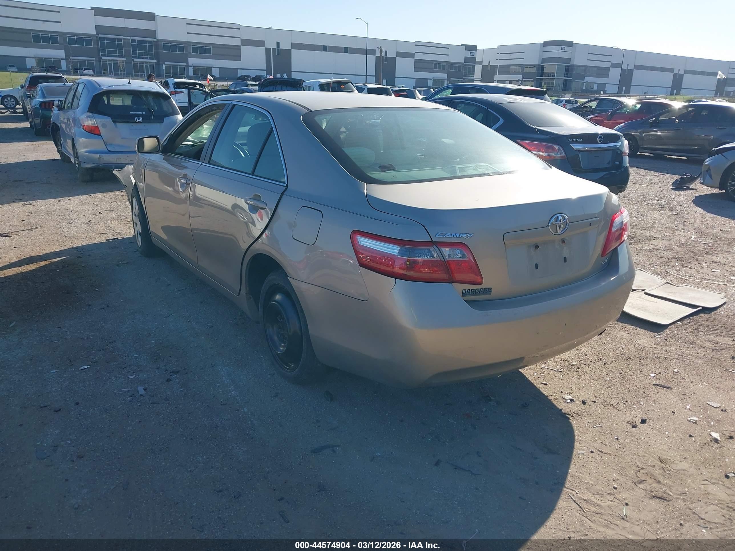 TOYOTA CAMRY image 3