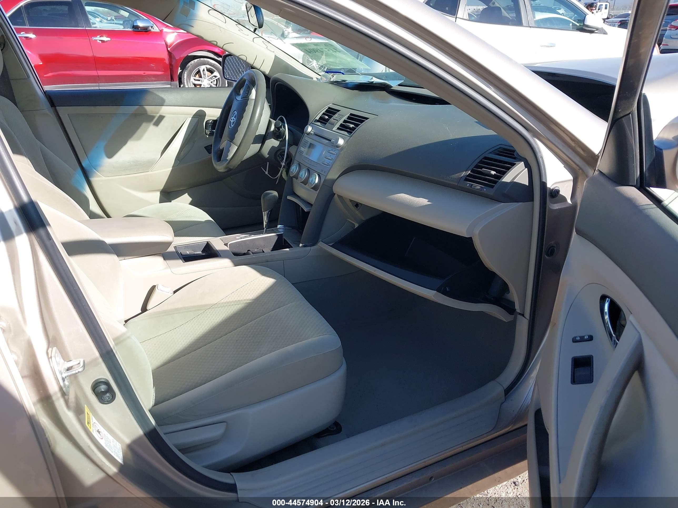 TOYOTA CAMRY image 5