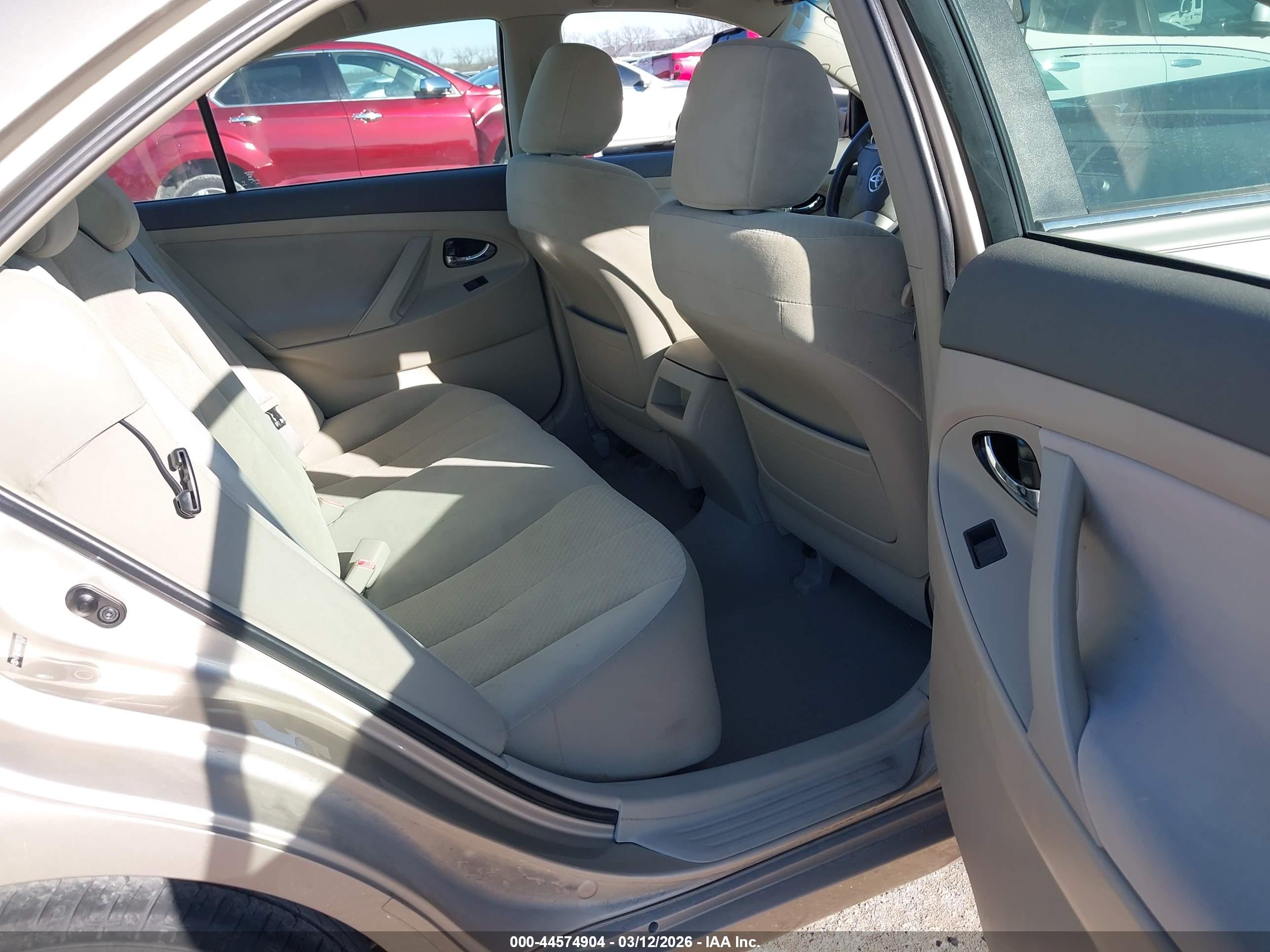 TOYOTA CAMRY image 8