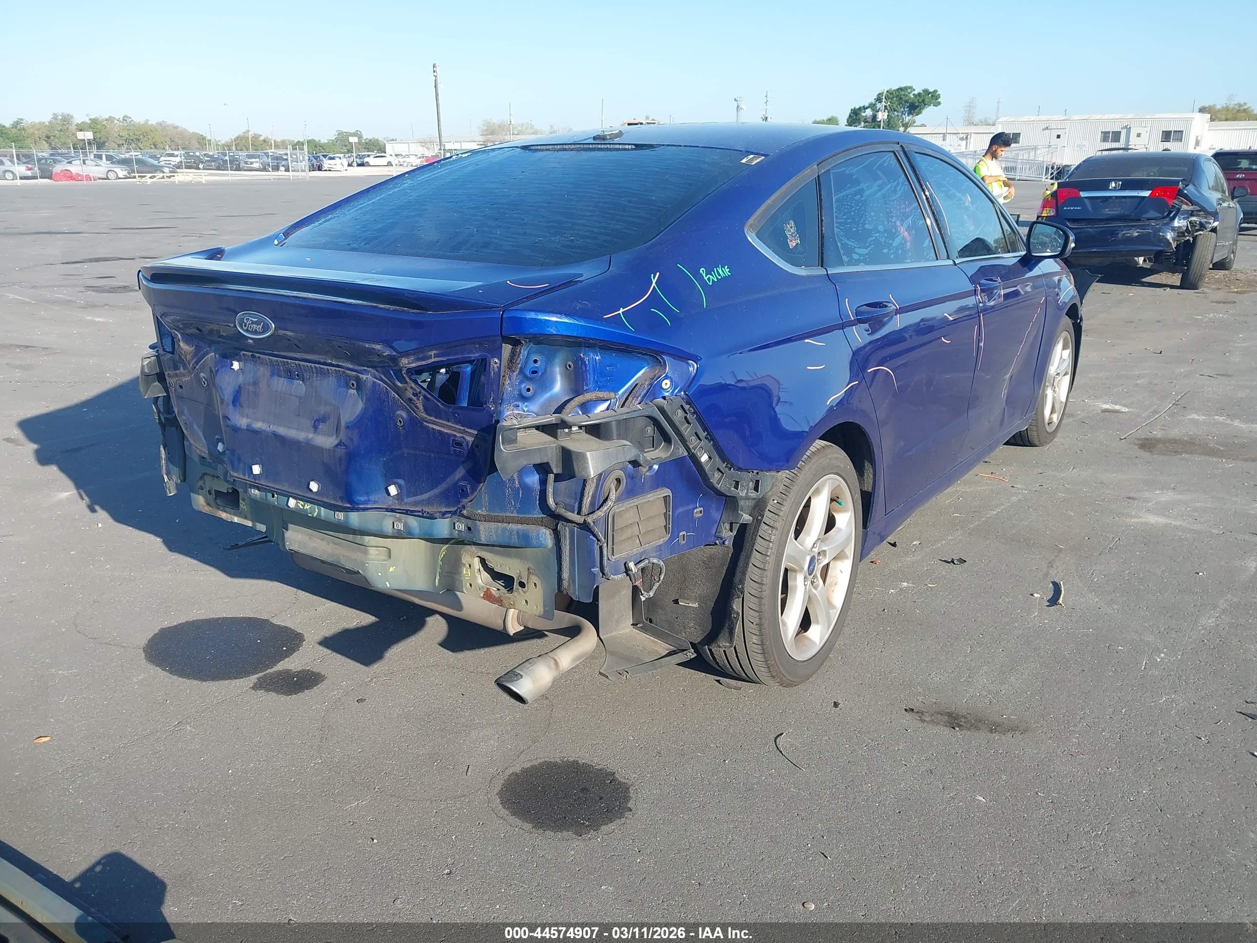 FORD FUSION image 4
