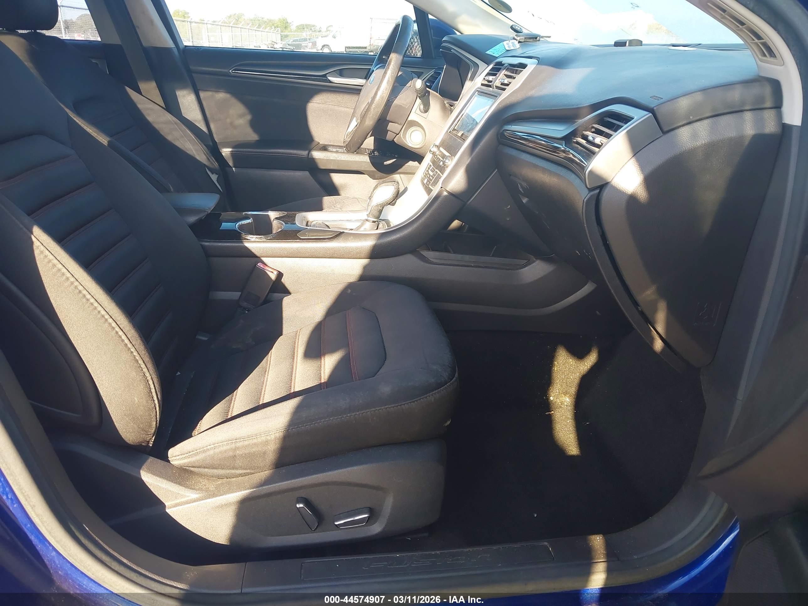 FORD FUSION image 5
