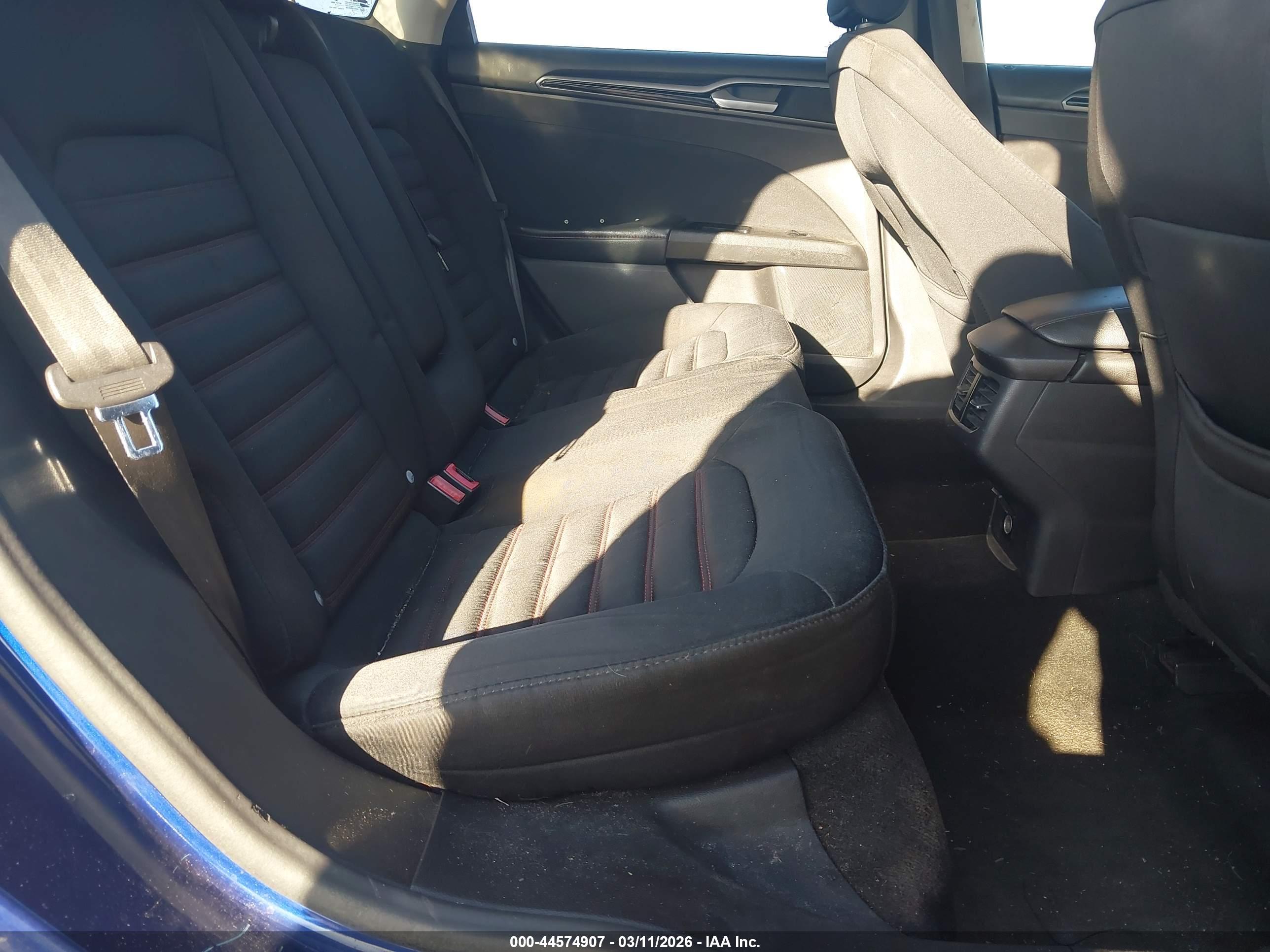 FORD FUSION image 8