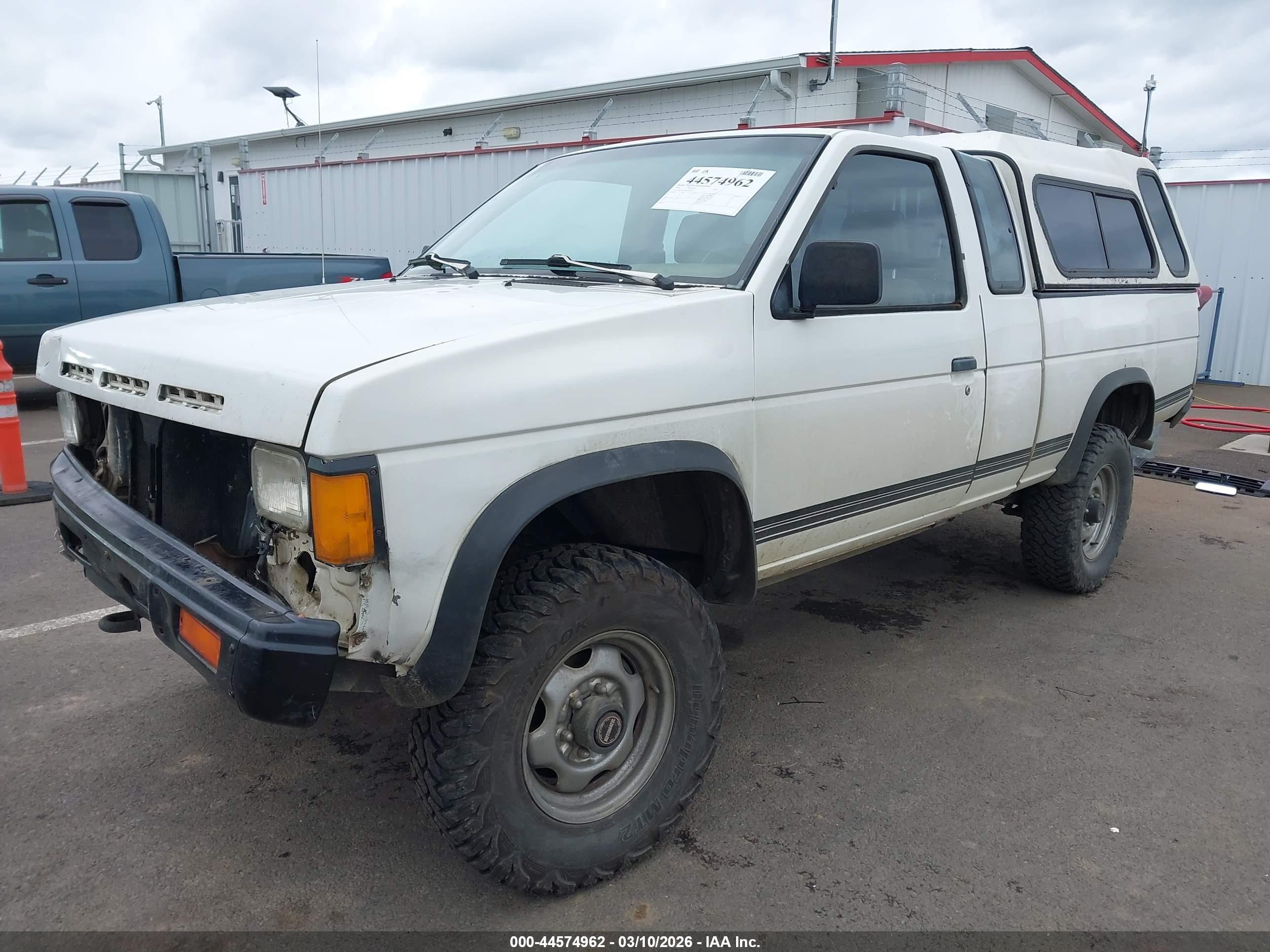 NISSAN D21 image 2