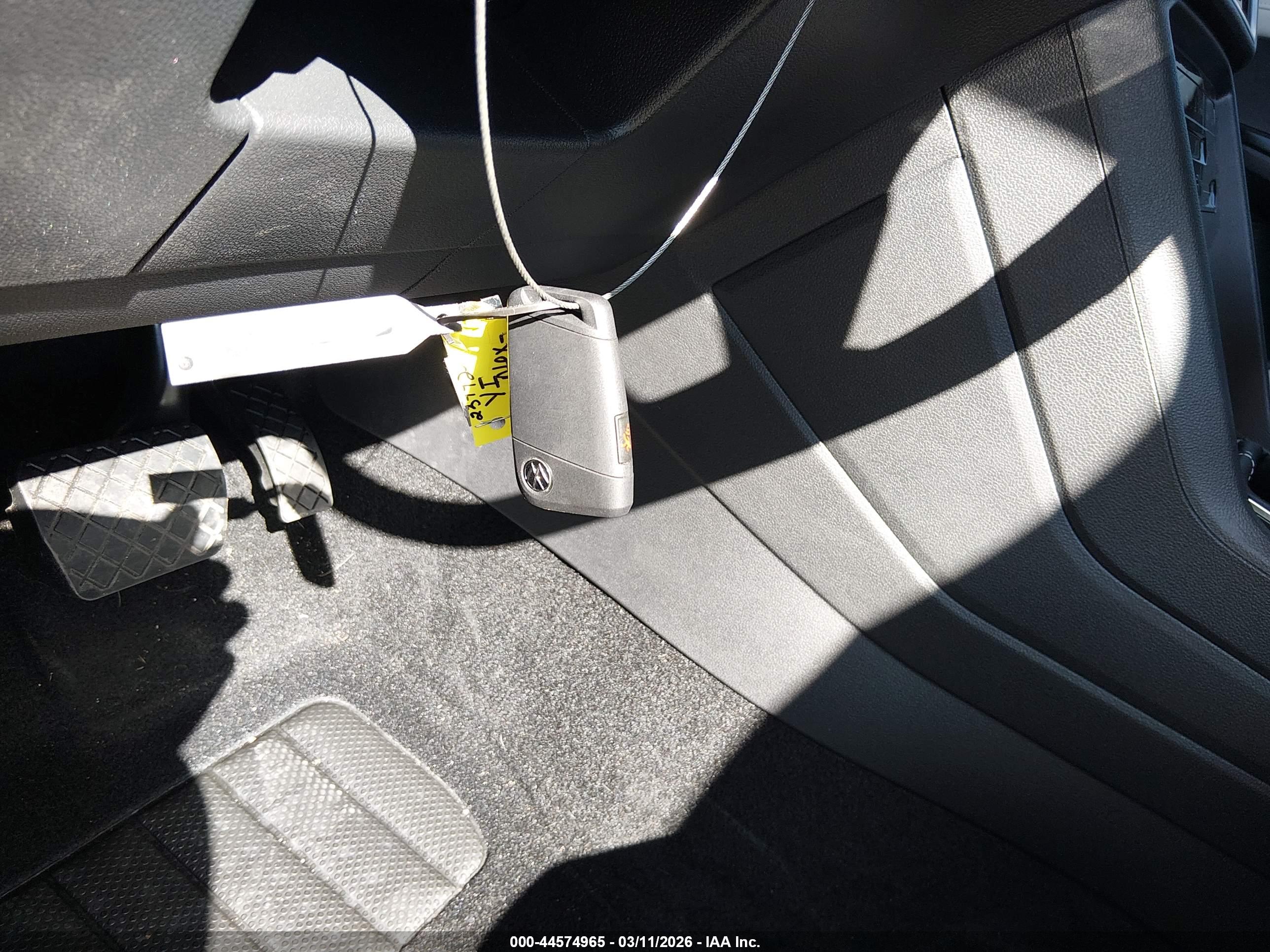 VOLKSWAGEN TAOS image 11