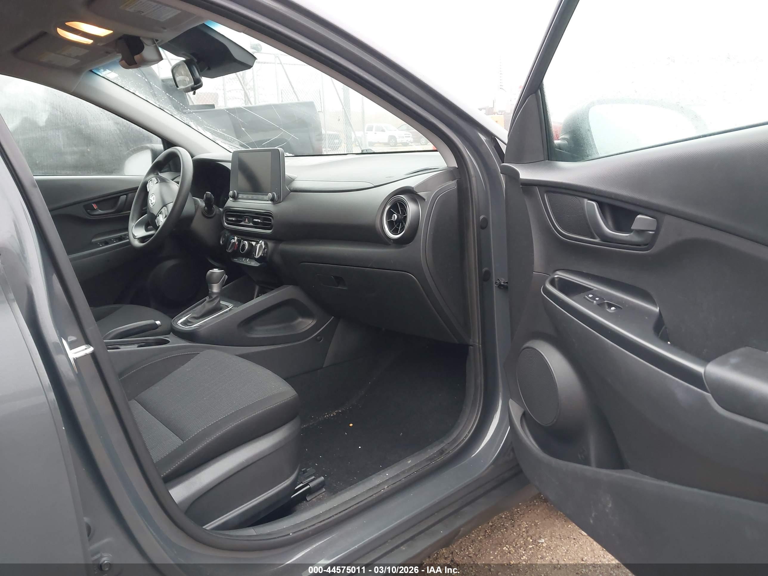 HYUNDAI KONA image 5