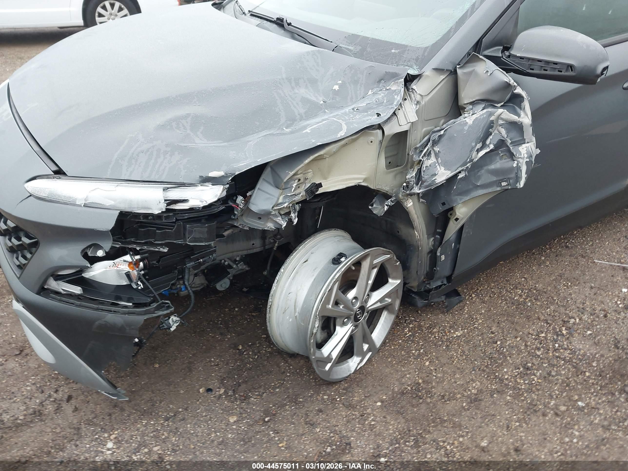 HYUNDAI KONA image 6