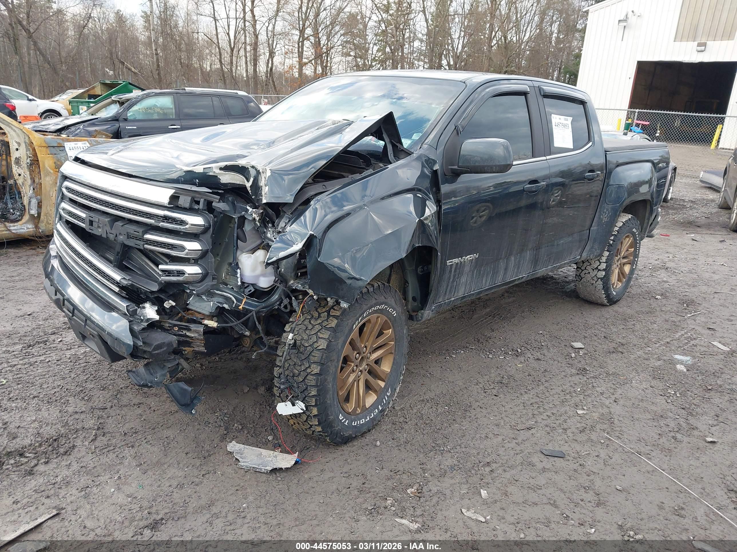 GMC CANYON image 2