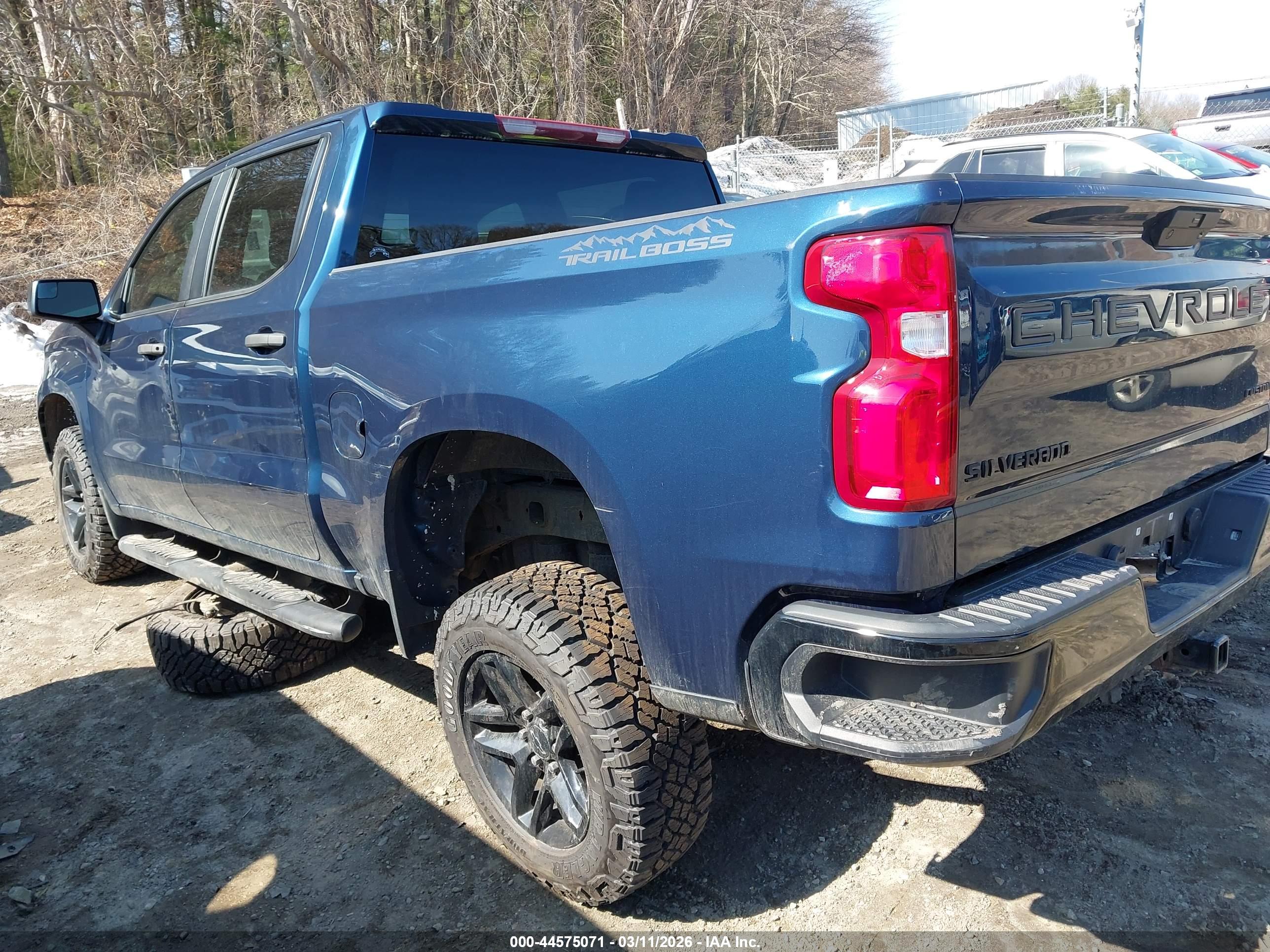 CHEVROLET SILVERADO image 3