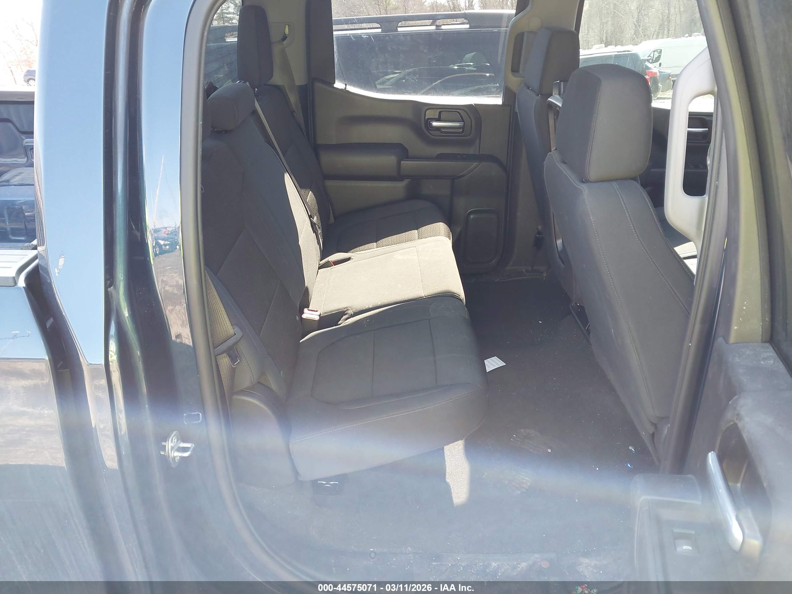 CHEVROLET SILVERADO image 8