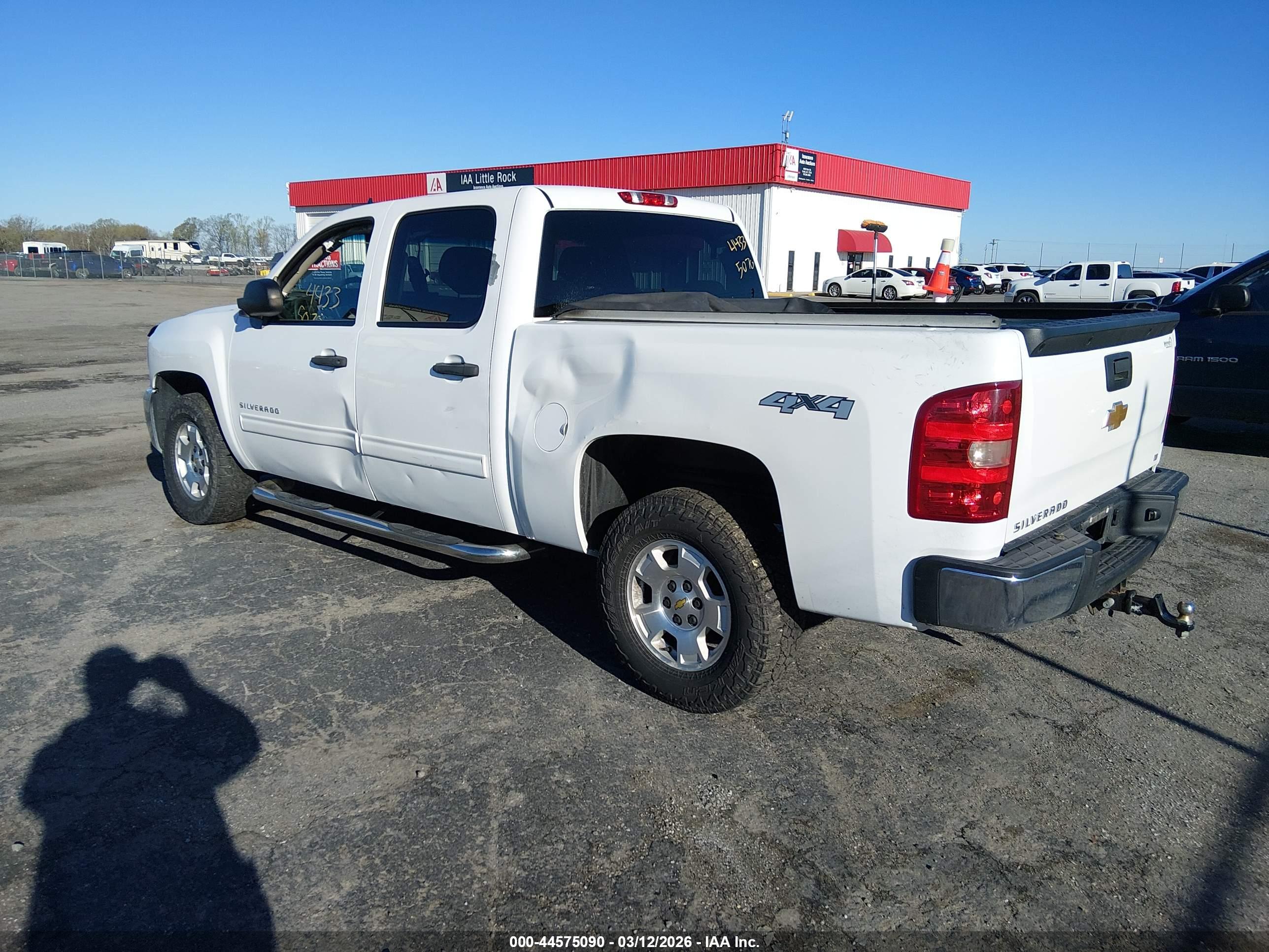 CHEVROLET SILVERADO image 3