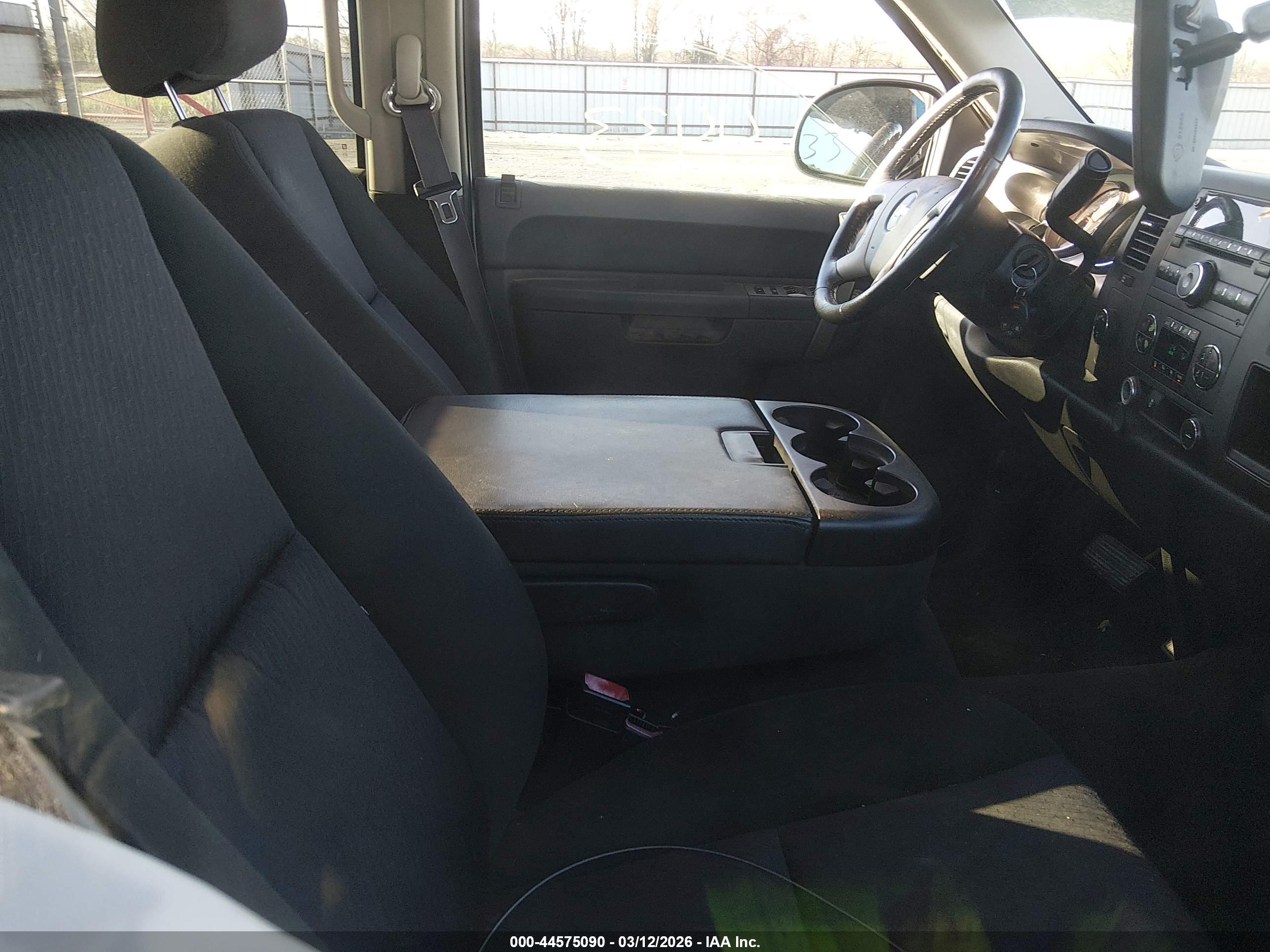 CHEVROLET SILVERADO image 5