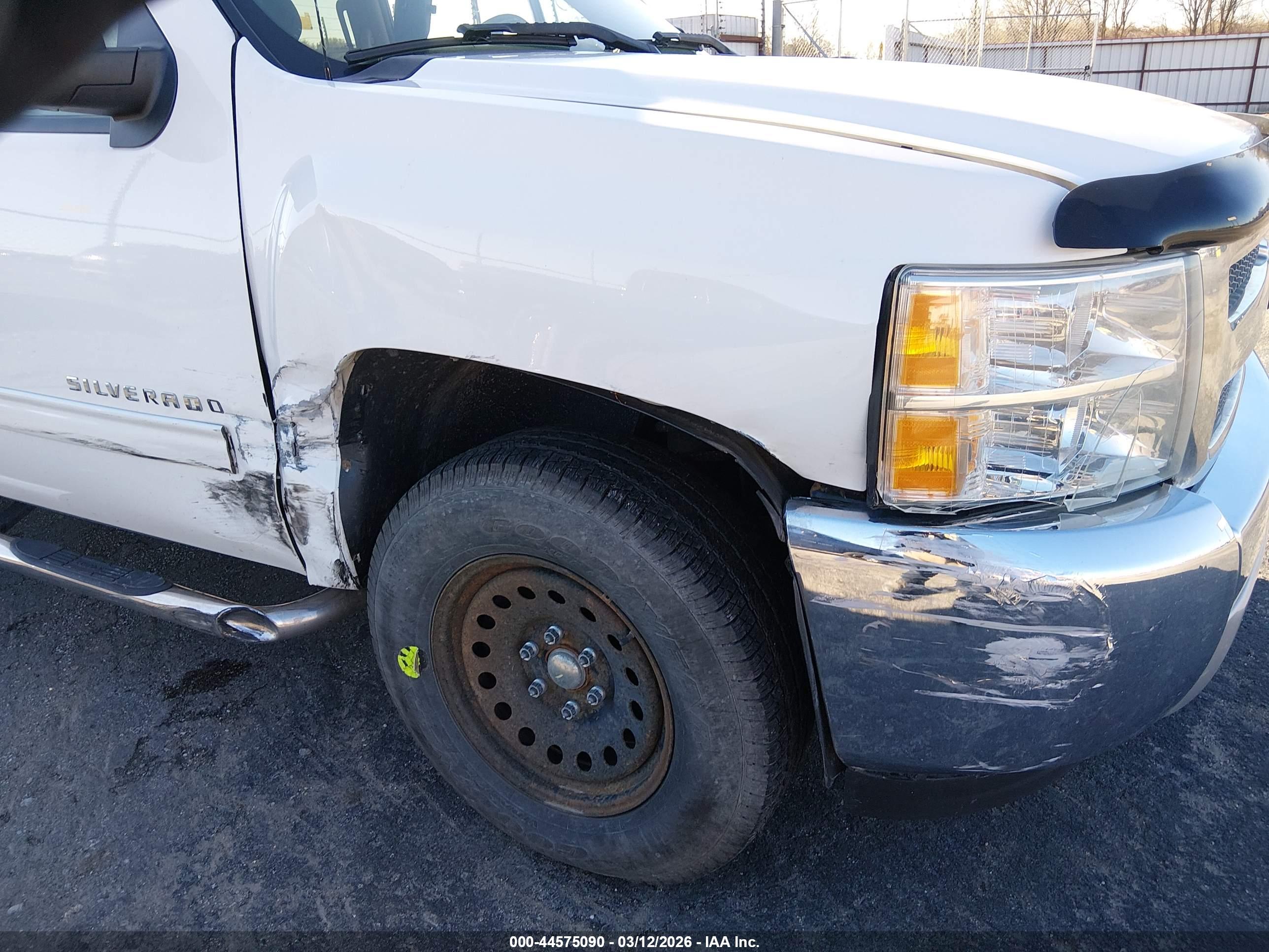 CHEVROLET SILVERADO image 6