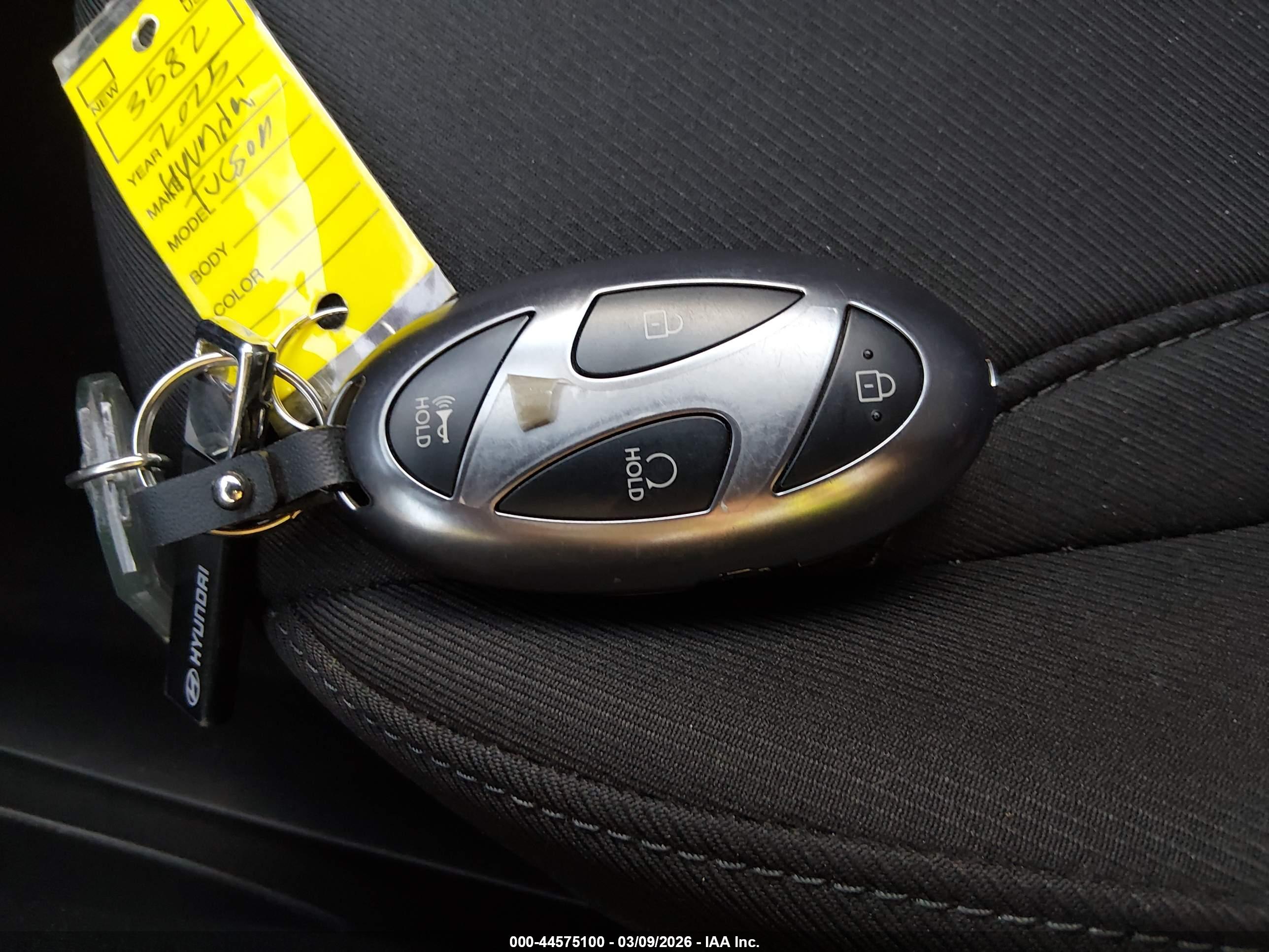 HYUNDAI TUCSON image 11