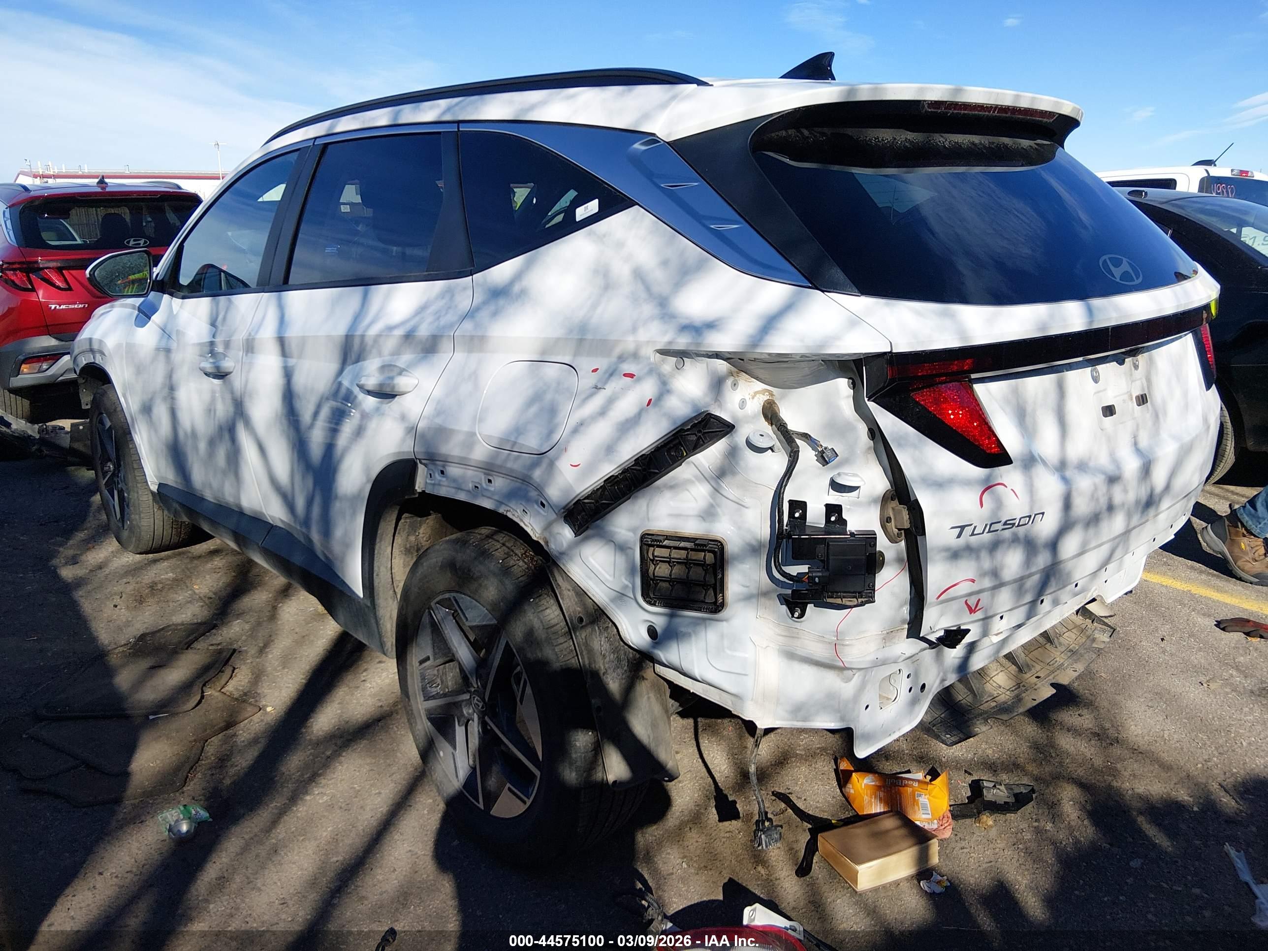 HYUNDAI TUCSON image 3