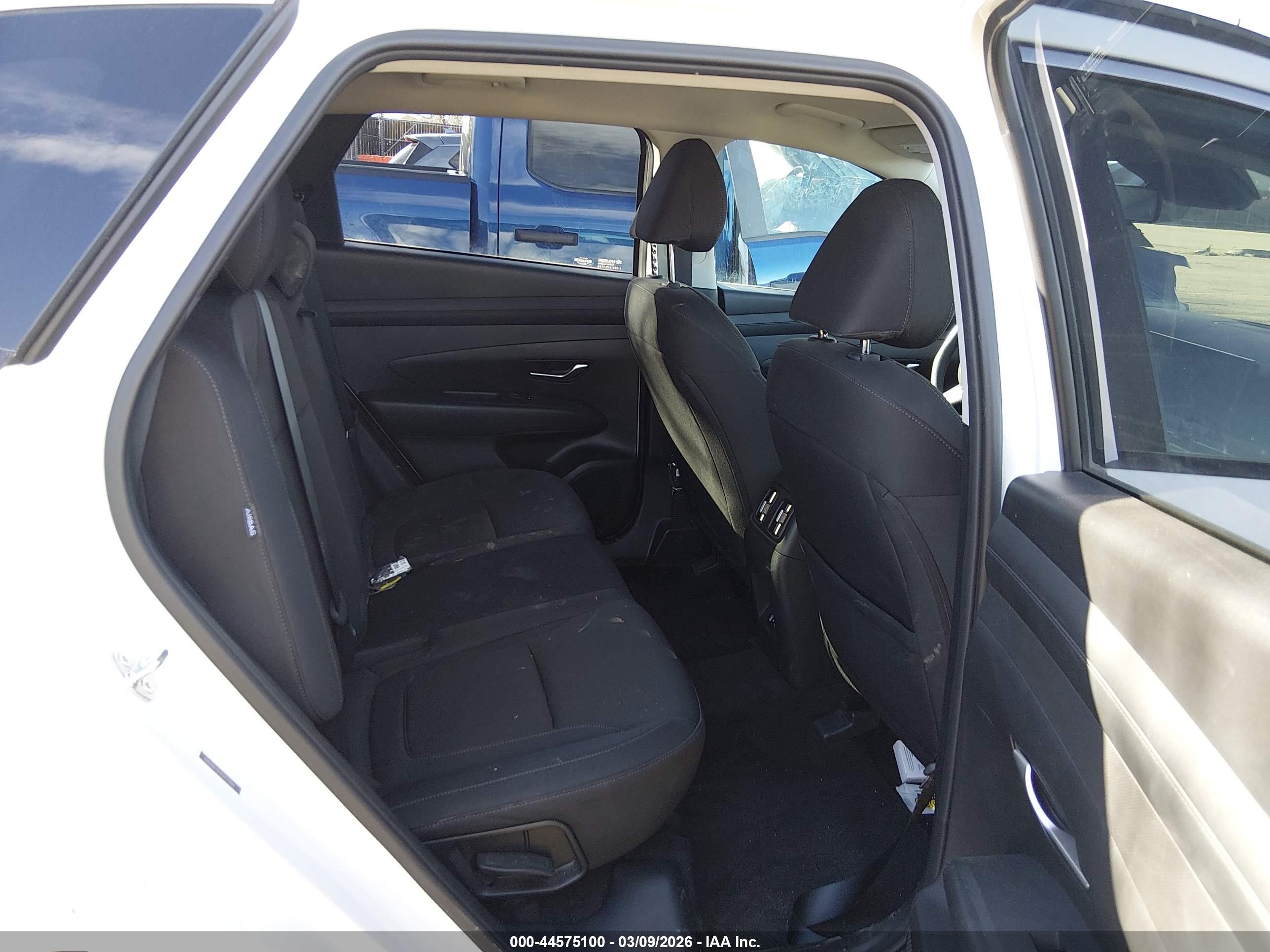 HYUNDAI TUCSON image 8