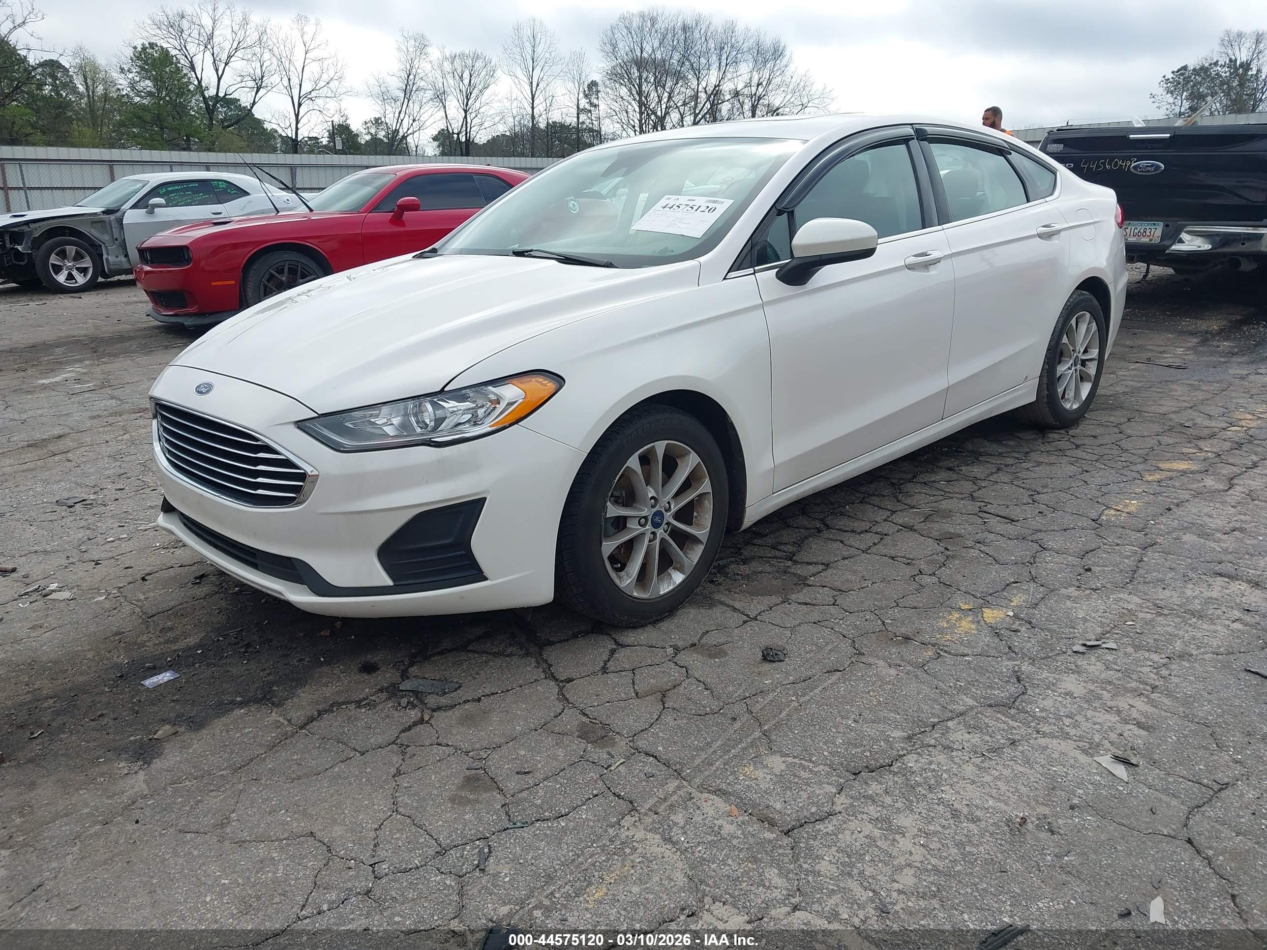 FORD FUSION image 2