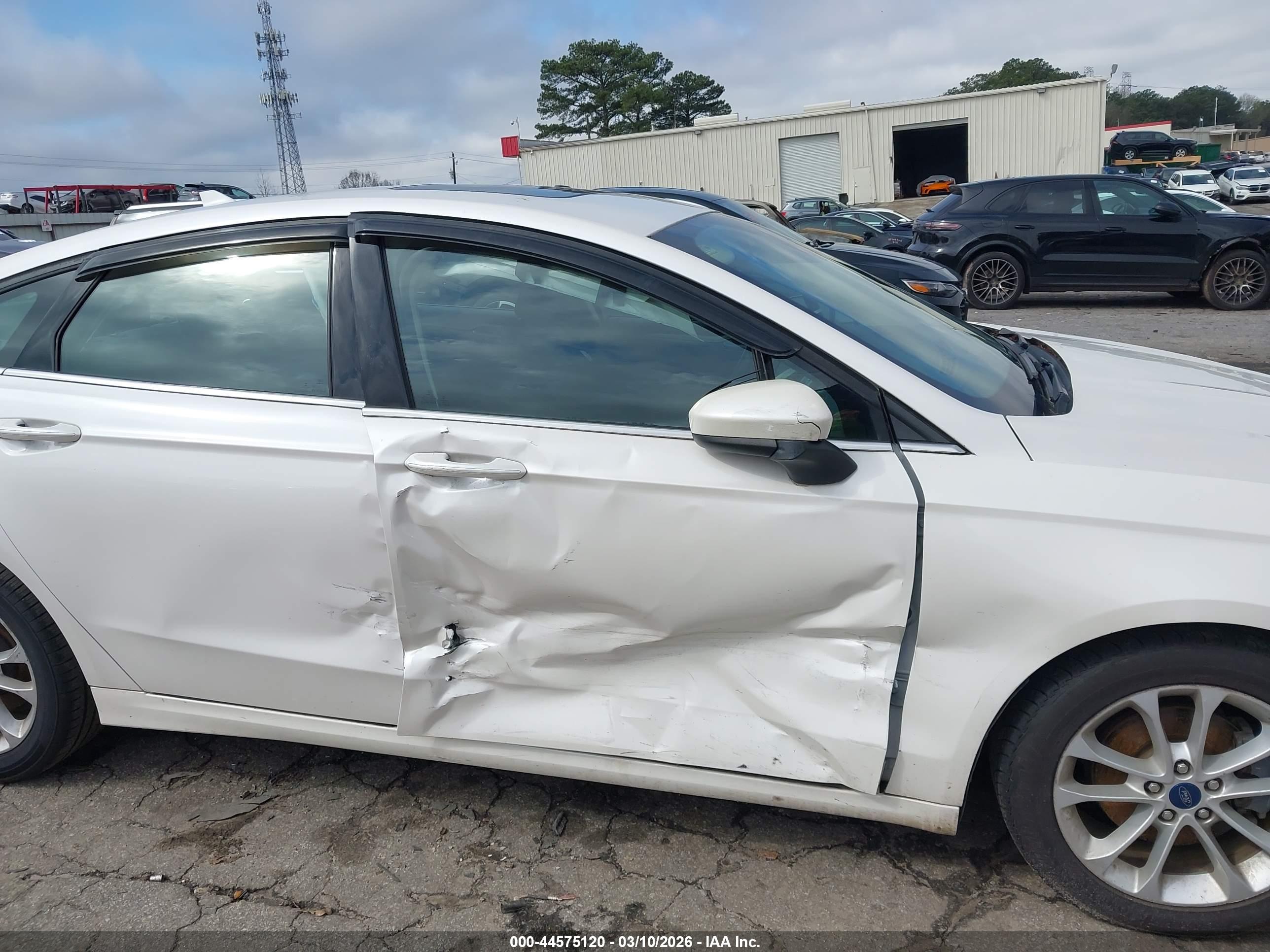 FORD FUSION image 6