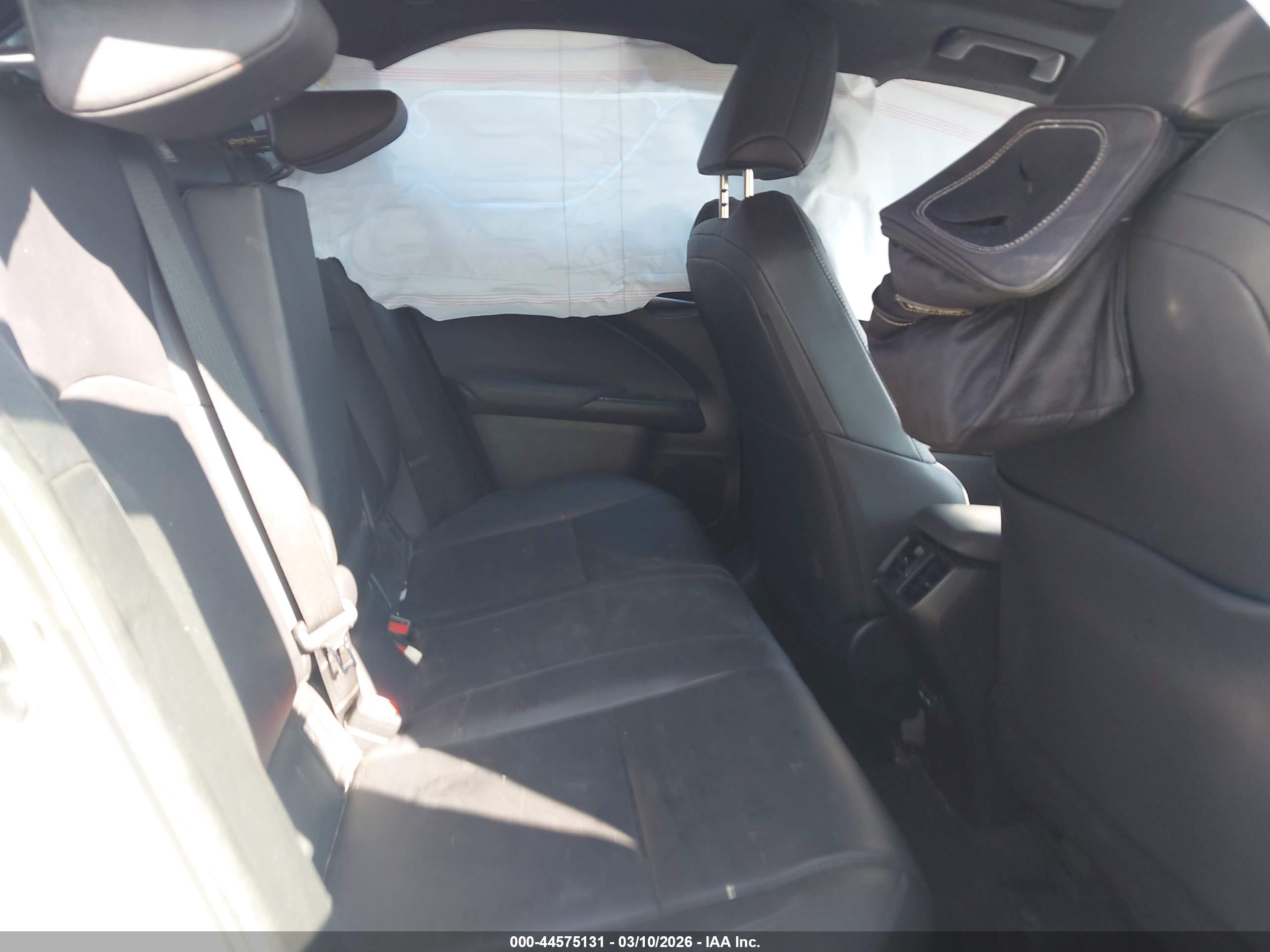 LEXUS UX image 8