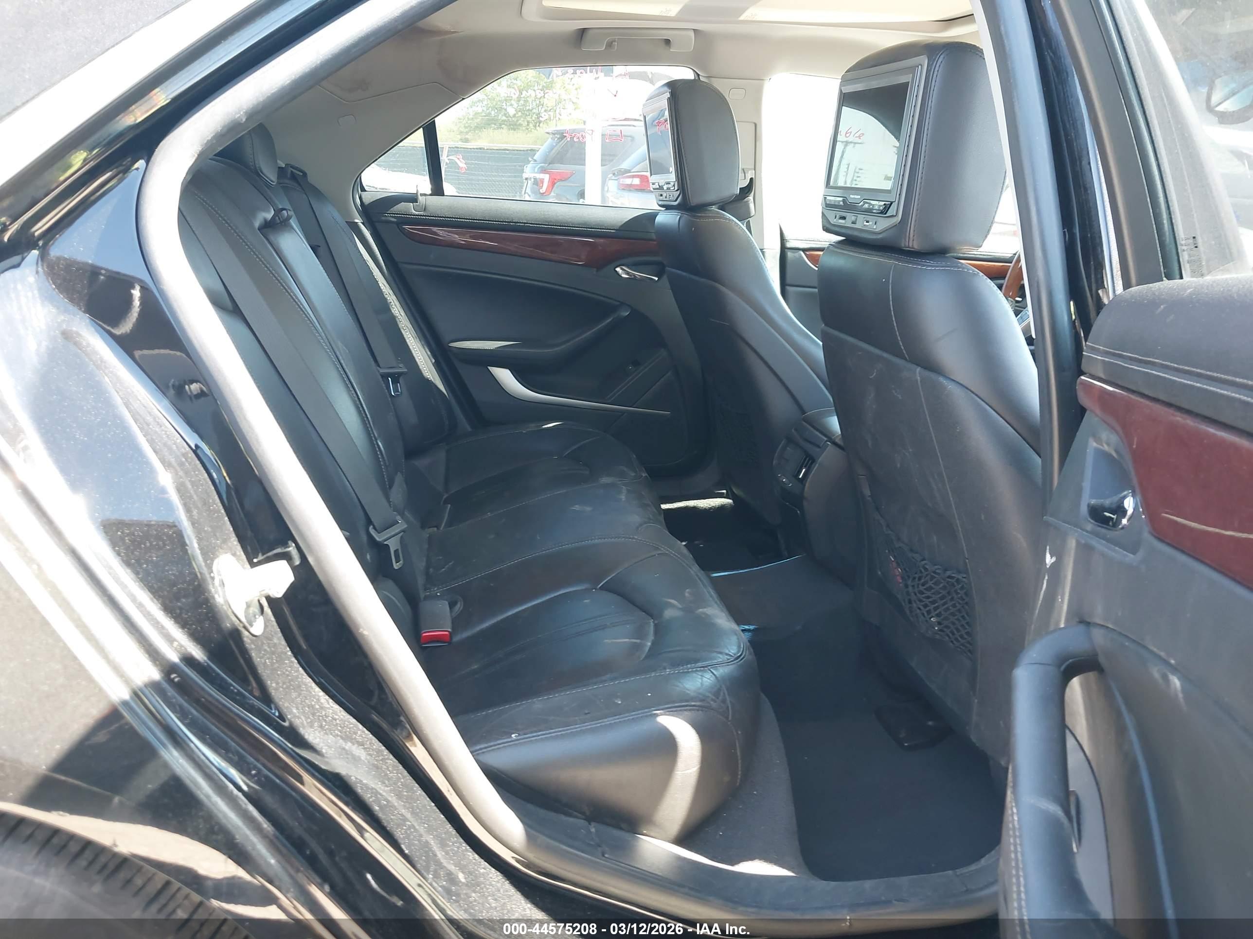 CADILLAC CTS image 8