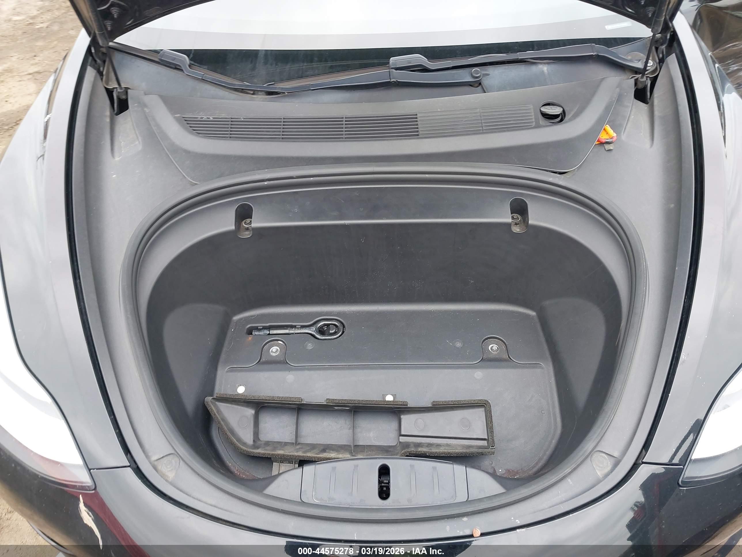 TESLA MODEL image 10