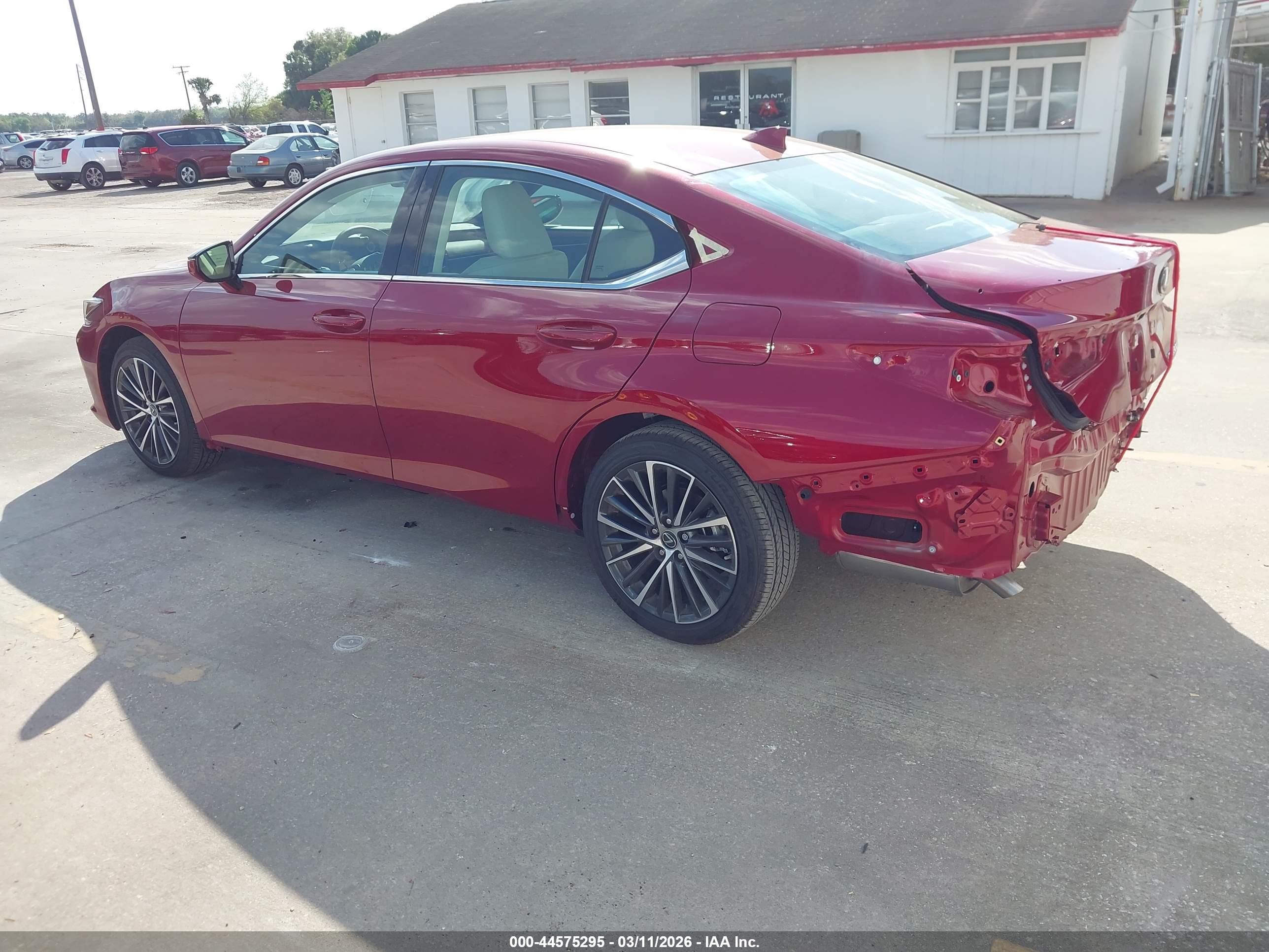 LEXUS ES image 3